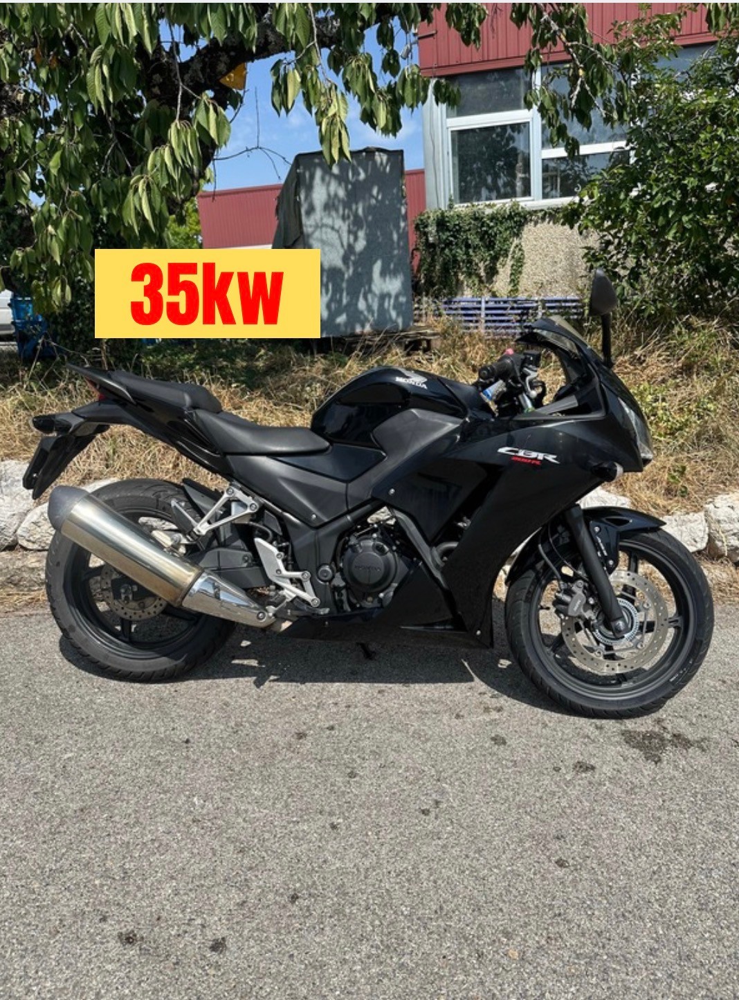 HONDA CBR 300 R-image-0