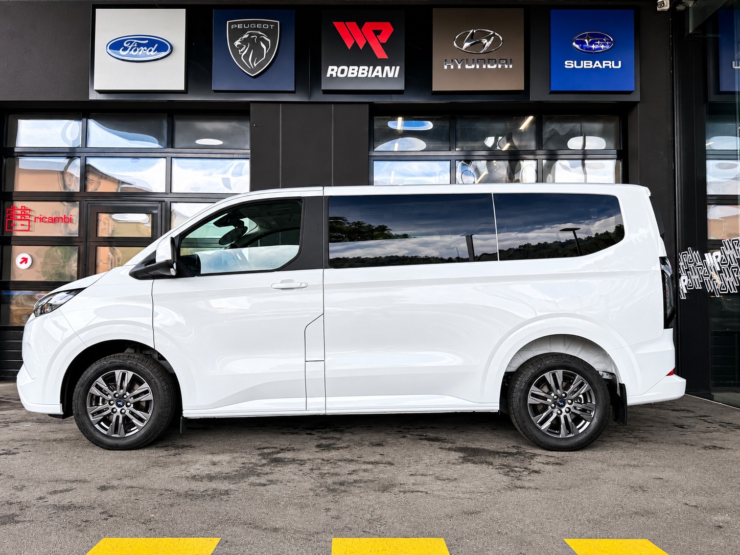 FORD Tourneo Bus 340 L1H1 PHEV Titanium-showroom-element-2