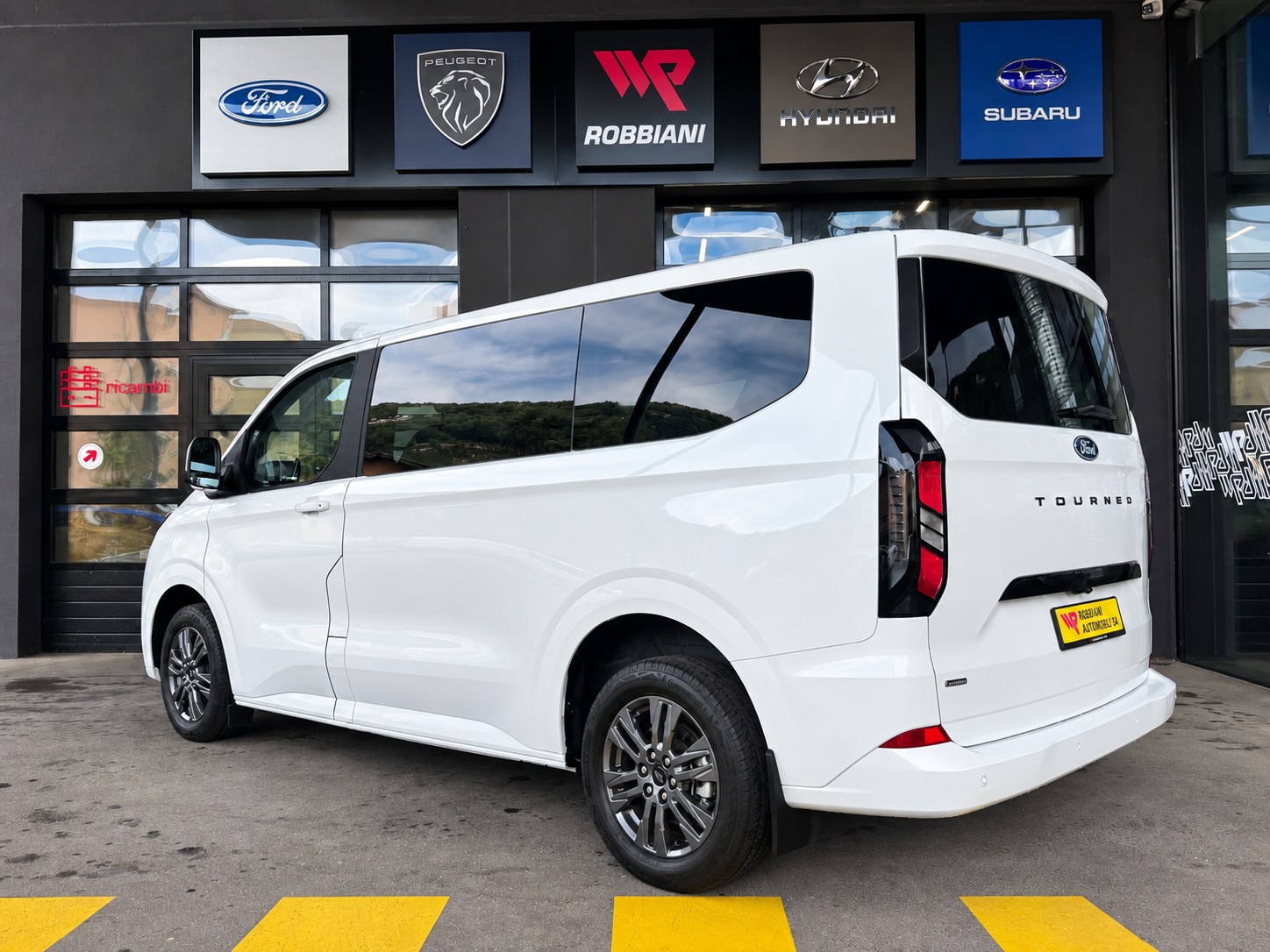 FORD Tourneo Bus 340 L1H1 PHEV Titanium-showroom-element-3