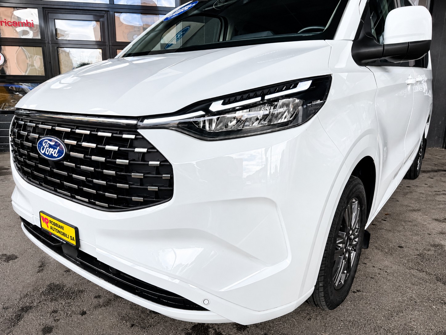 FORD Tourneo Bus 340 L1H1 PHEV Titanium-showroom-element-1