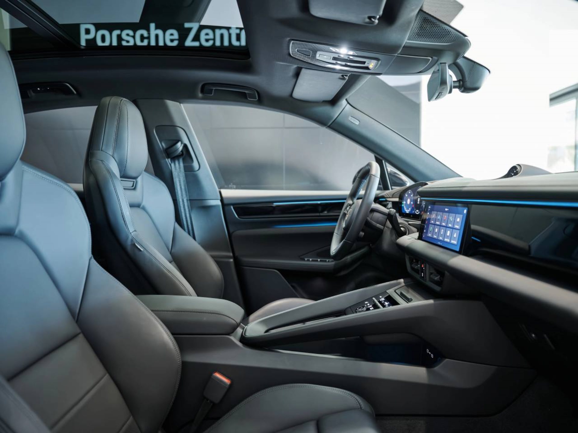 PORSCHE Macan 4-image-18