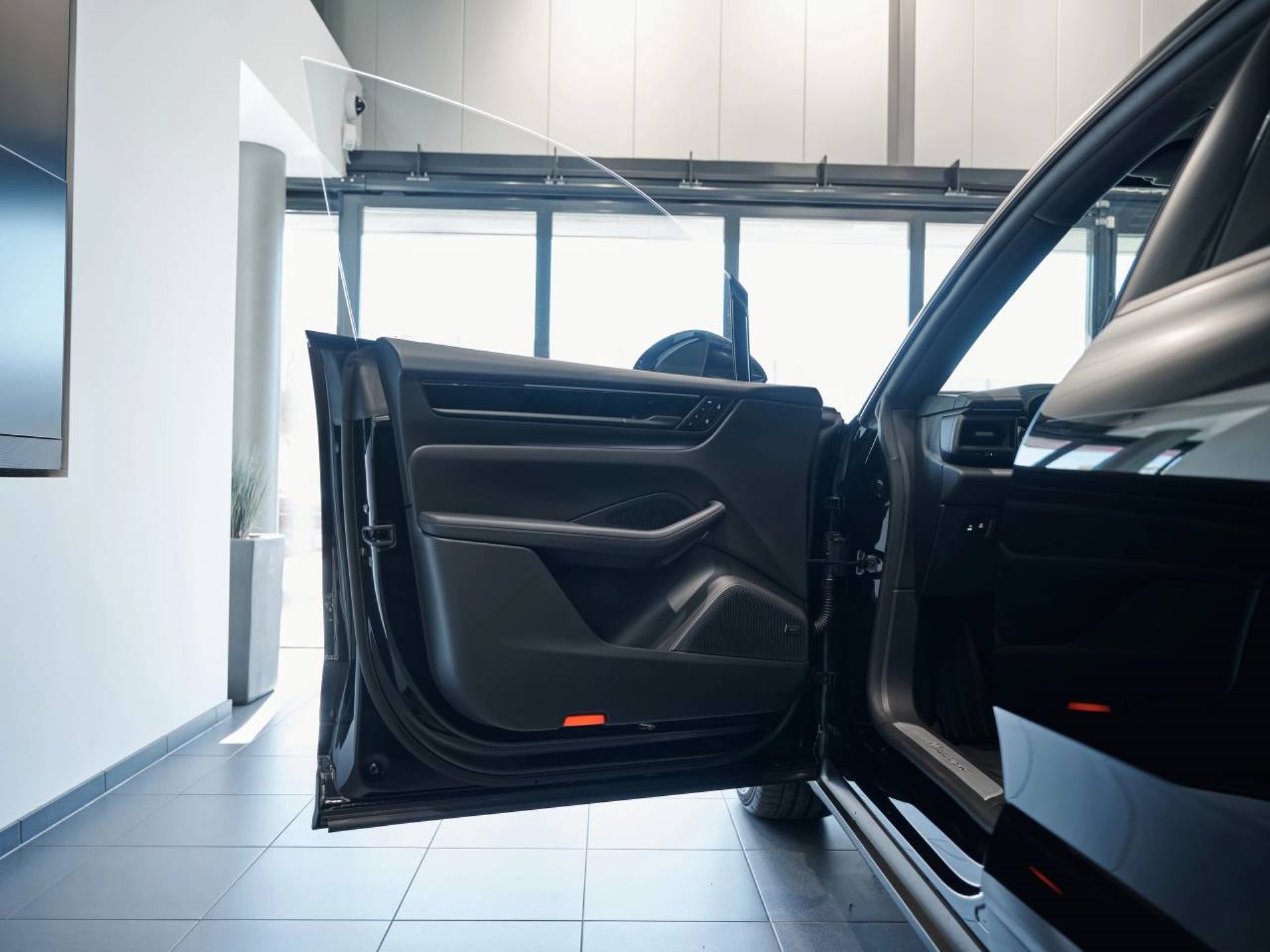 PORSCHE Macan 4-image-20