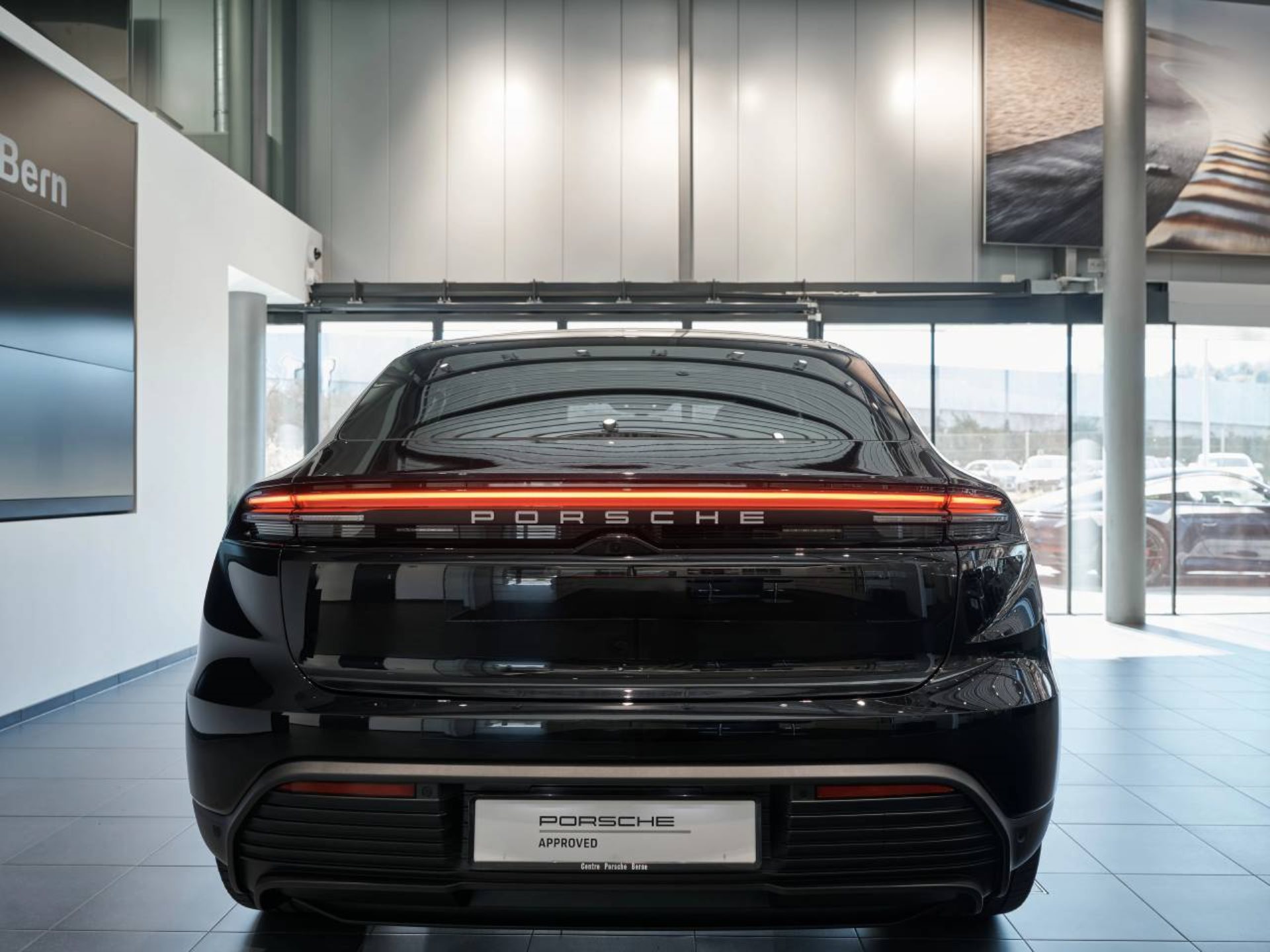 PORSCHE Macan 4-image-5