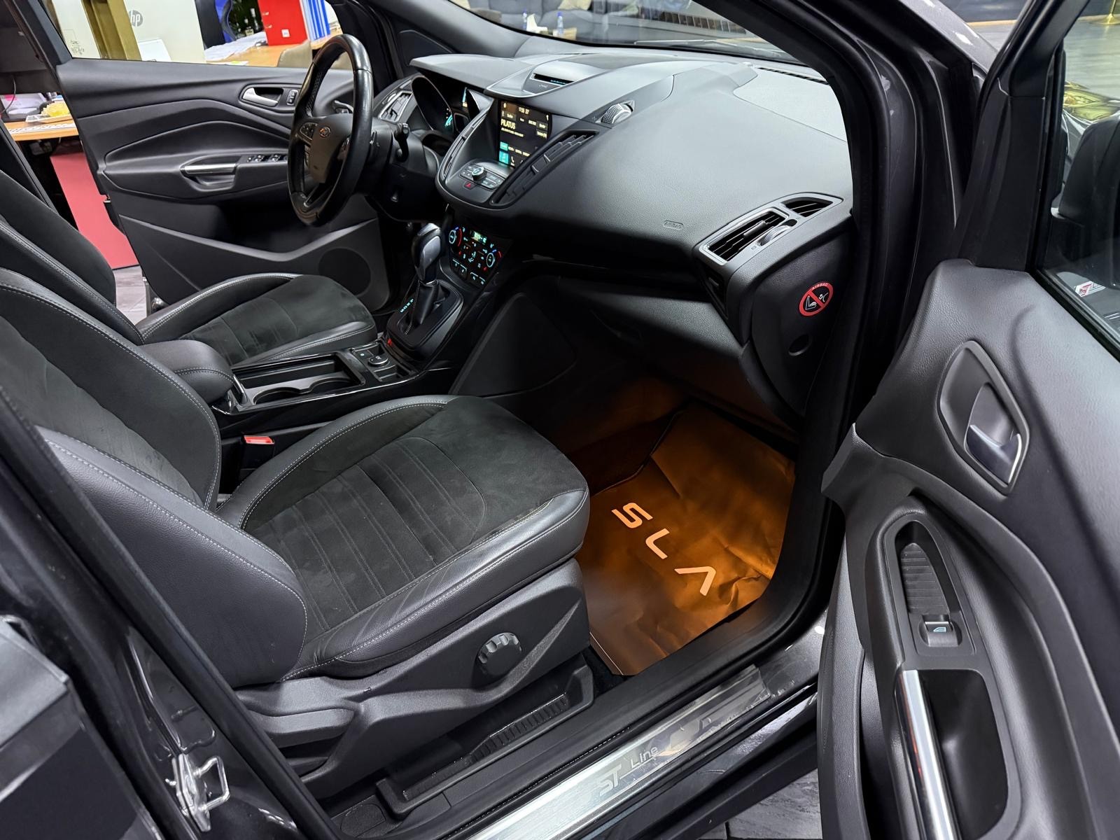 FORD Kuga 2.0 TDCi ST Line 4WD PowerShift-image-6