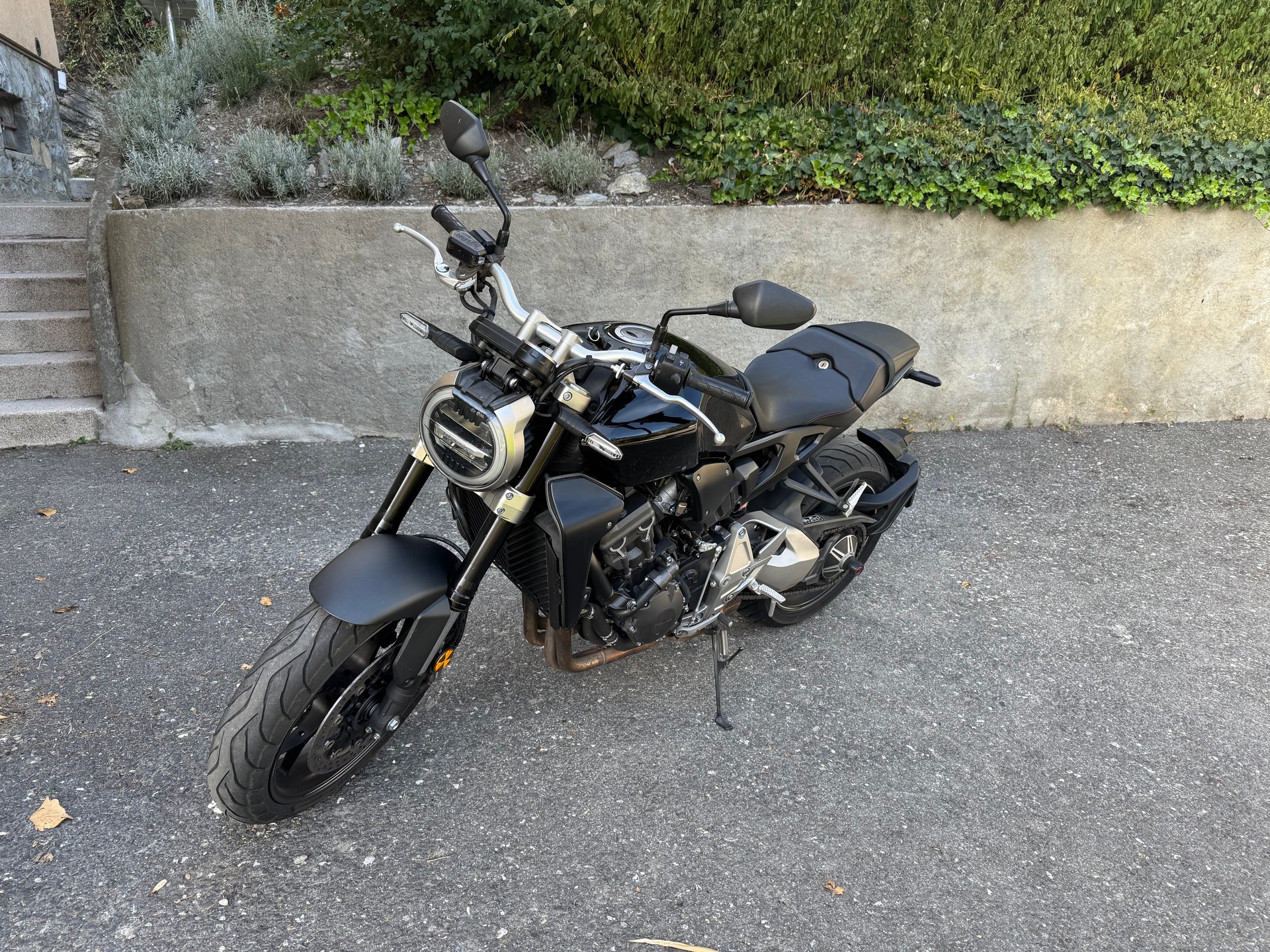 HONDA CB 1000 R ABS-image-2