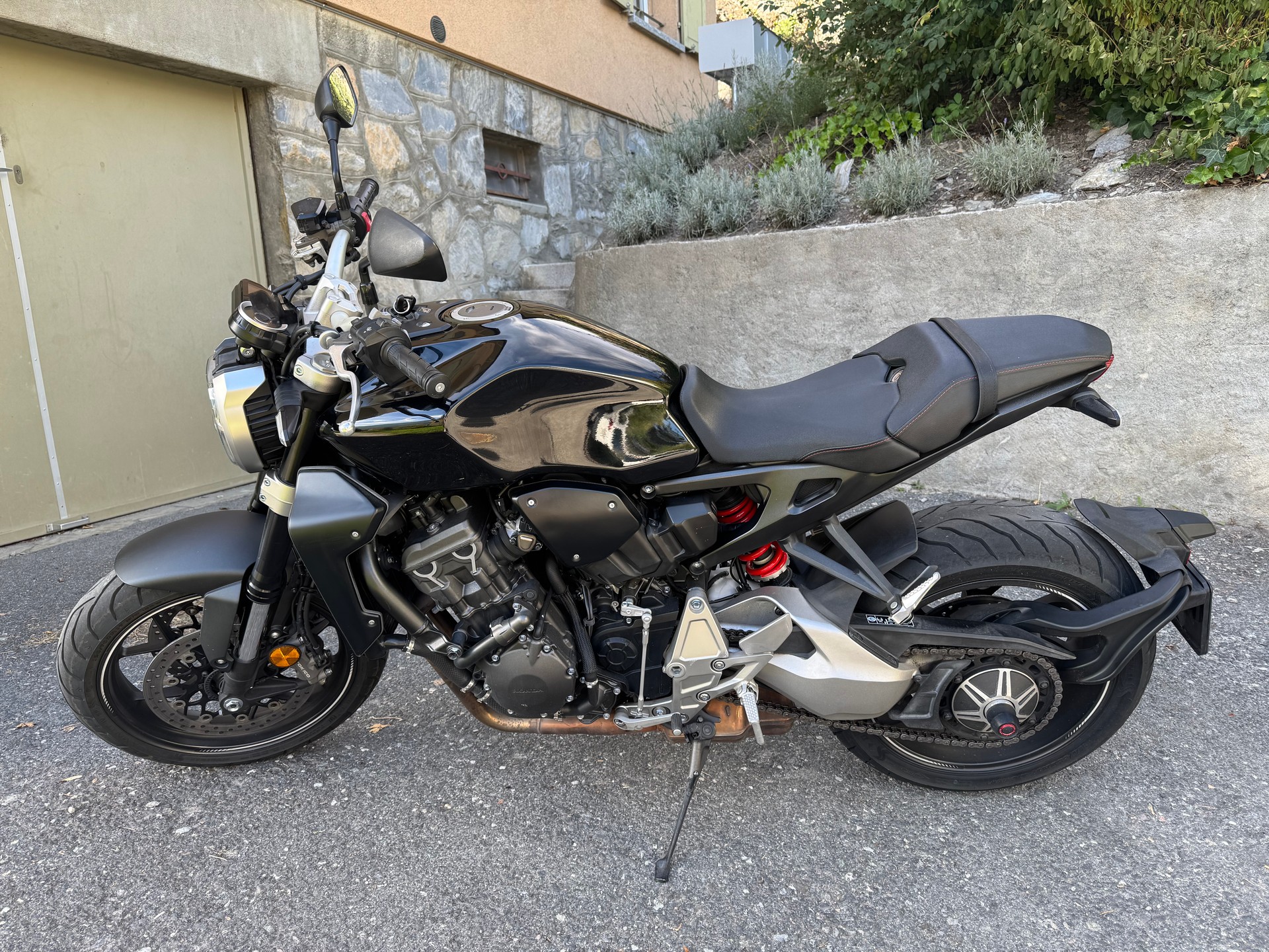 HONDA CB 1000 R ABS-image-1