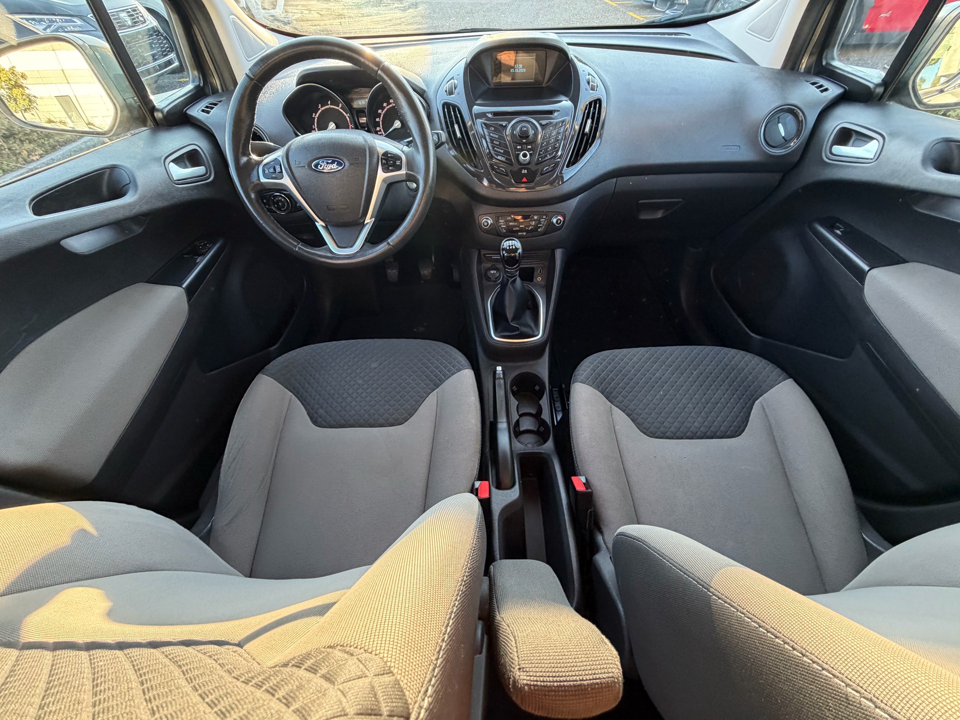 FORD Tourneo Courier 1.0 SCTi Trend-image-10