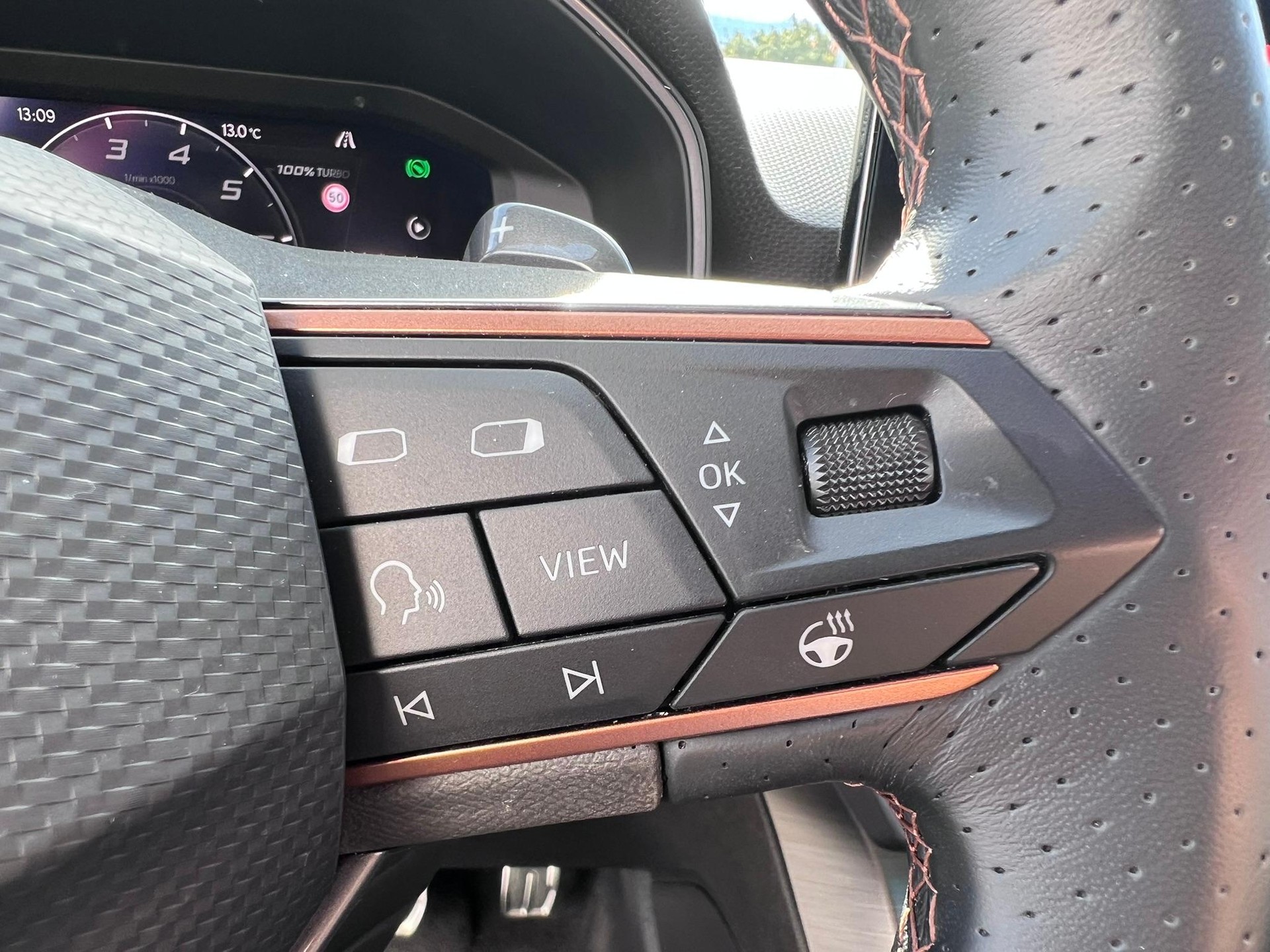 CUPRA Leon 2.0 TSI DSG-image-10
