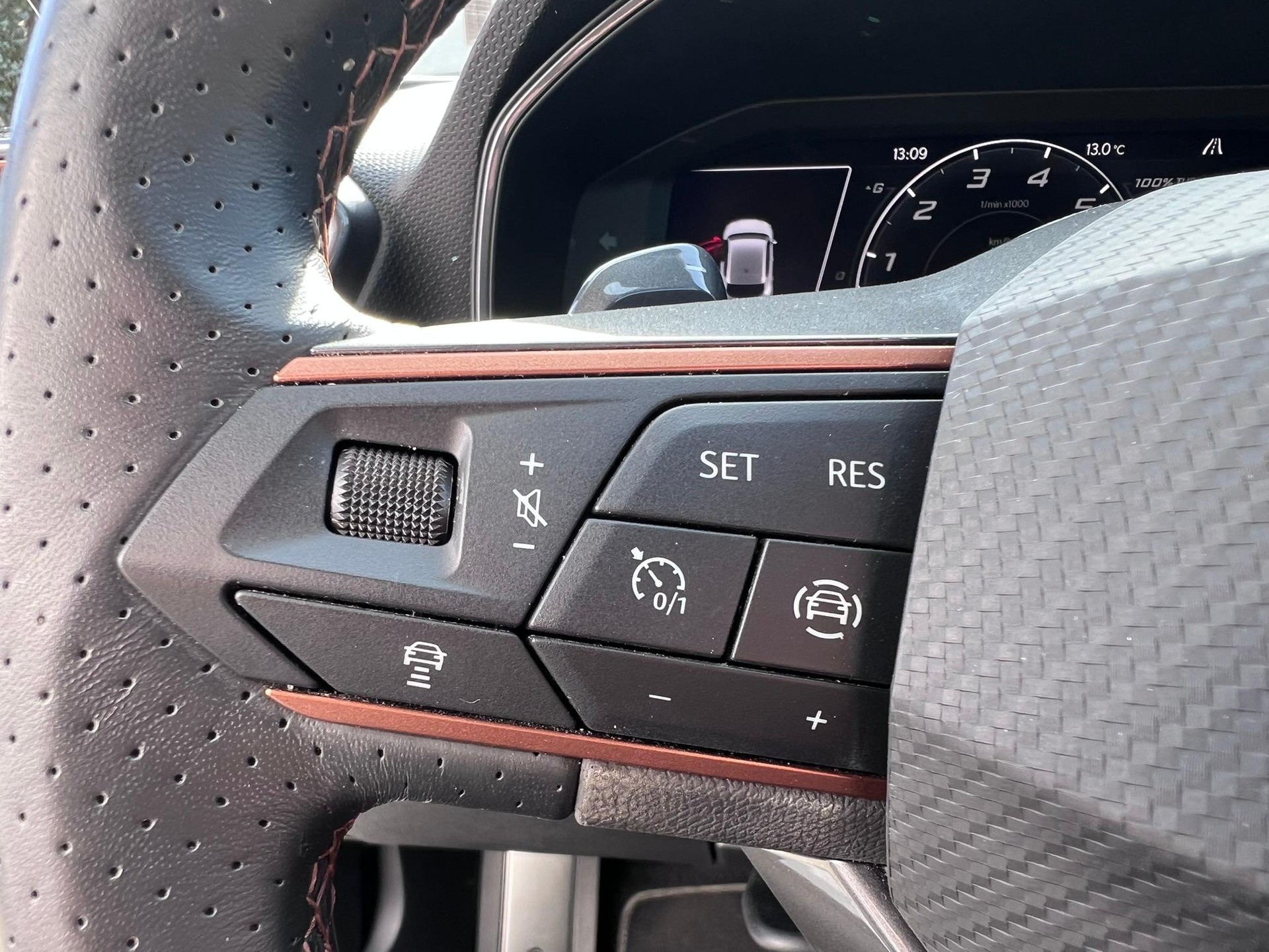 CUPRA Leon 2.0 TSI DSG-image-9
