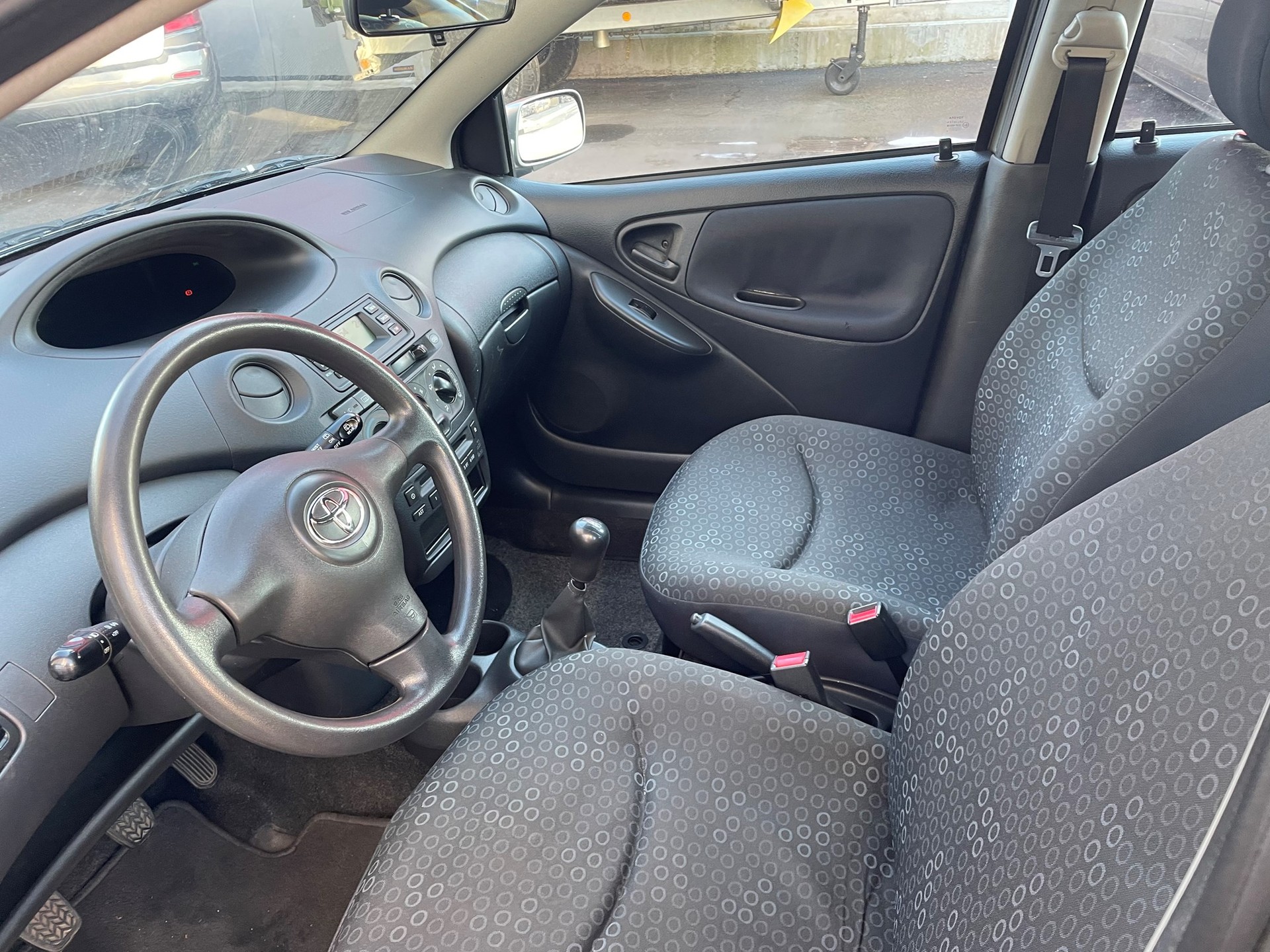TOYOTA Yaris 1.3 Linea Luna-image-3