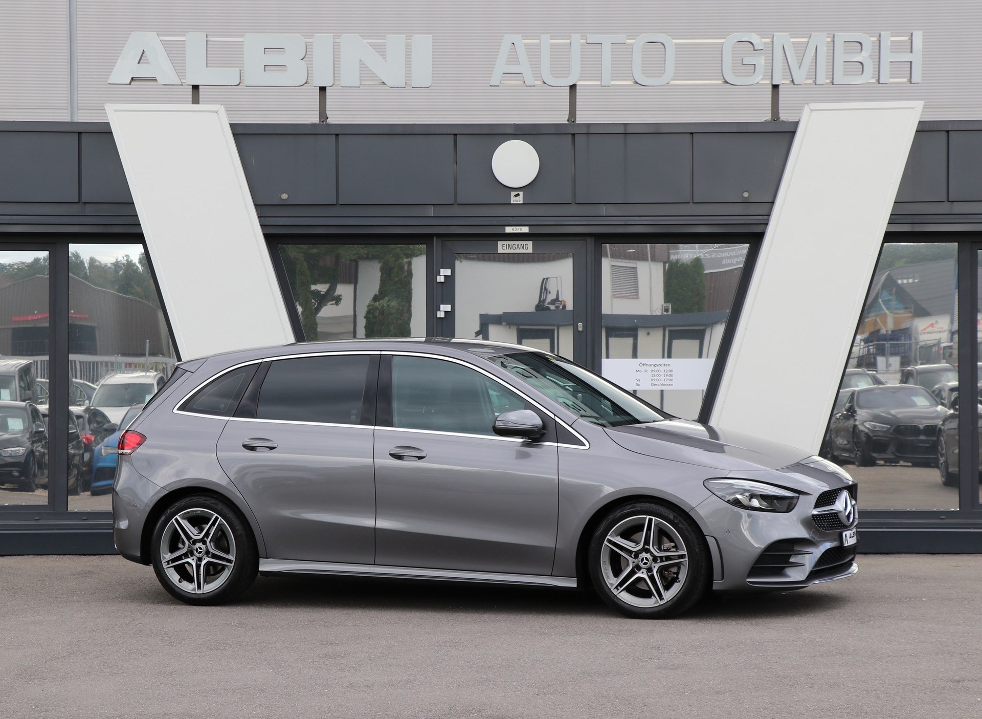 MERCEDES-BENZ B 220 d AMG Line 8G-DCT-showroom-element-1