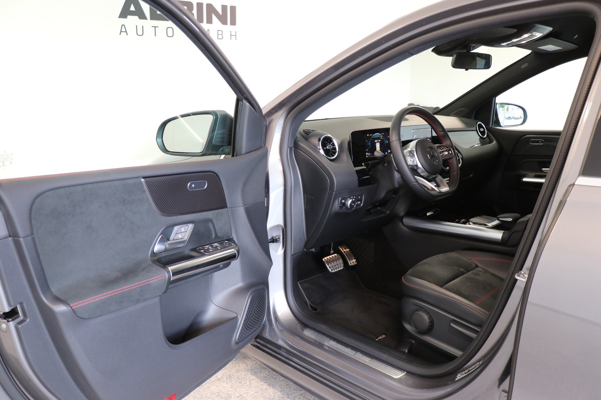 MERCEDES-BENZ B 220 d AMG Line 8G-DCT-image-4