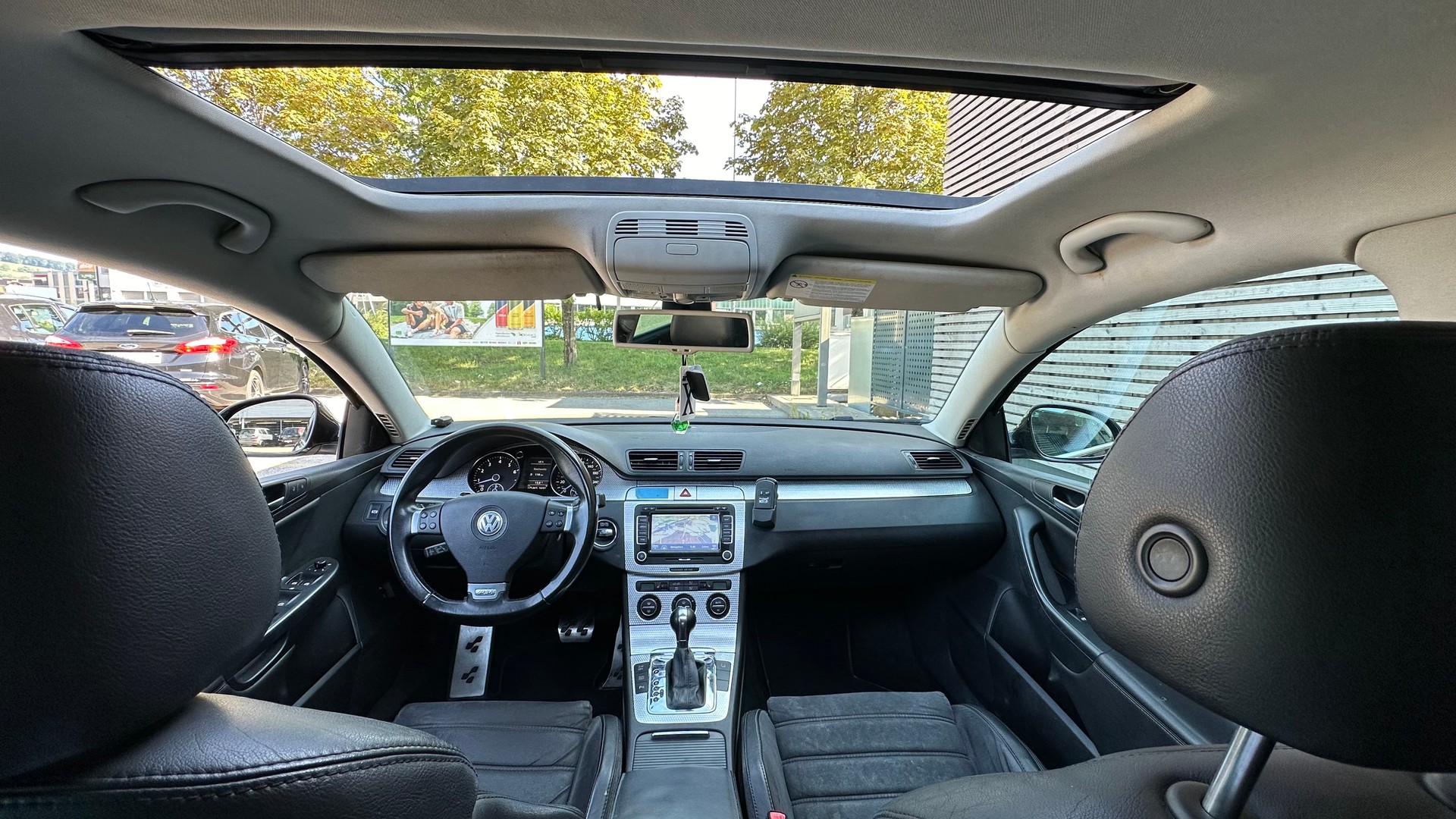 VW Passat Variant R36 4Motion-image-8