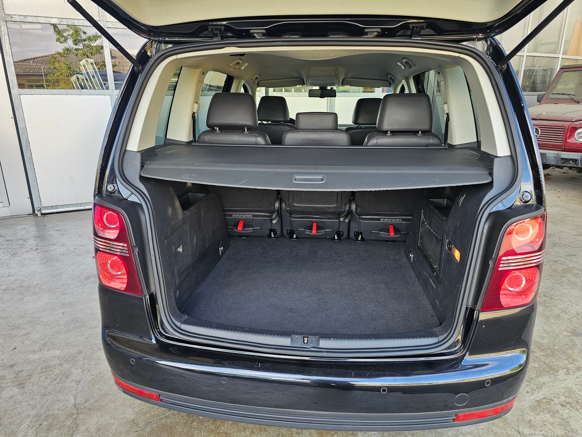 VW Touran 2.0 TDI Highline-image-8