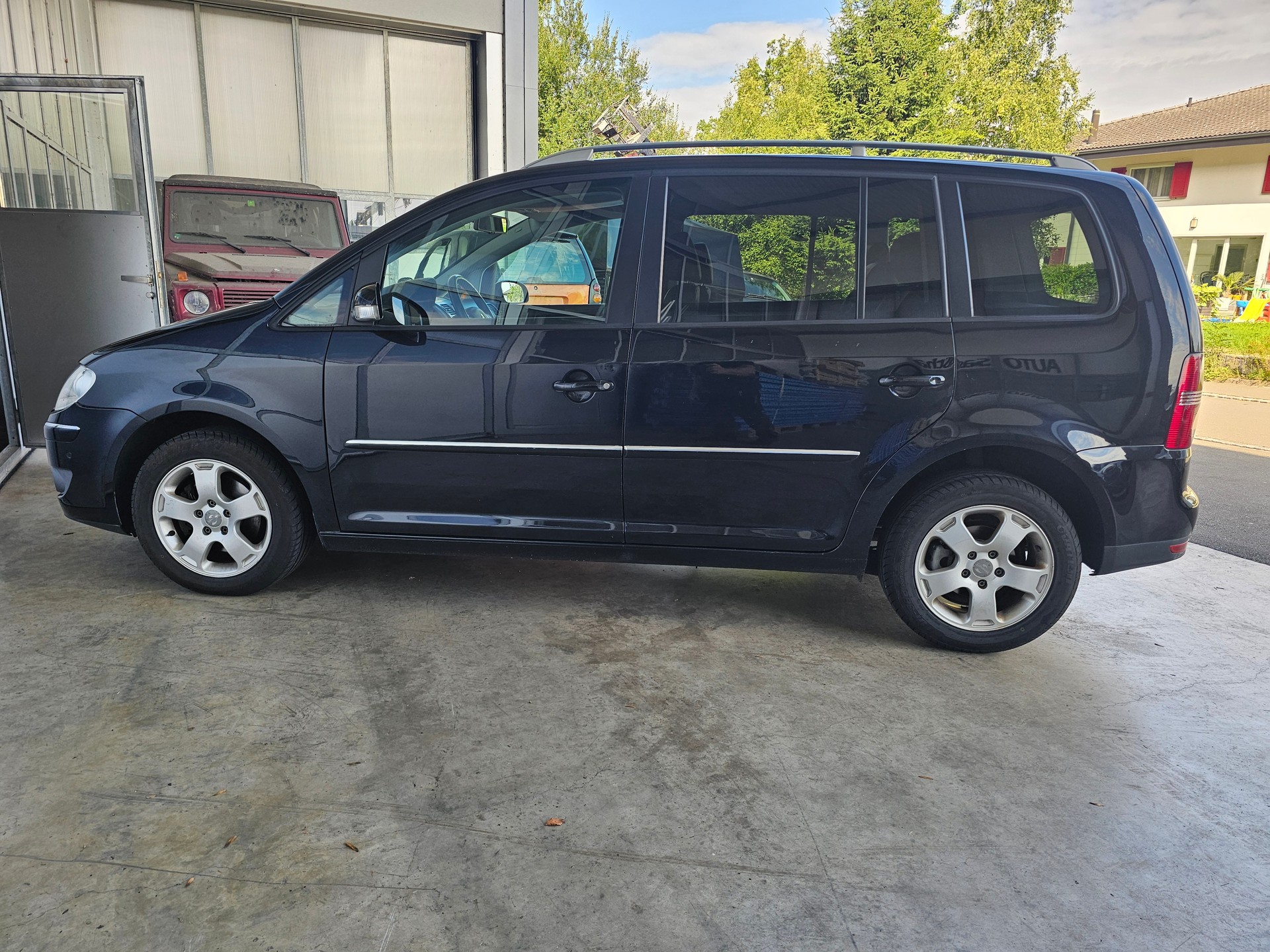 VW Touran 2.0 TDI Highline-image-5