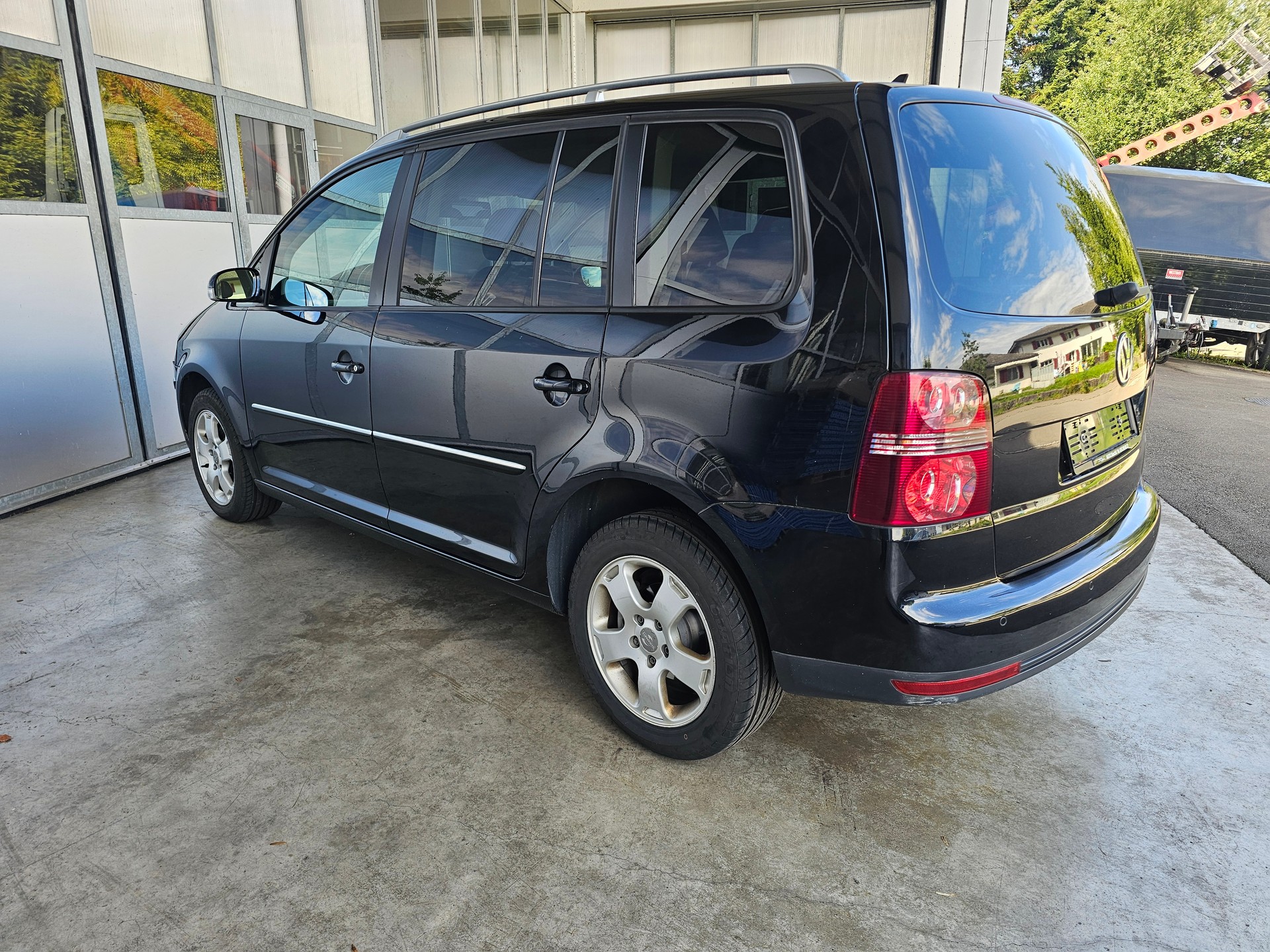 VW Touran 2.0 TDI Highline-image-6