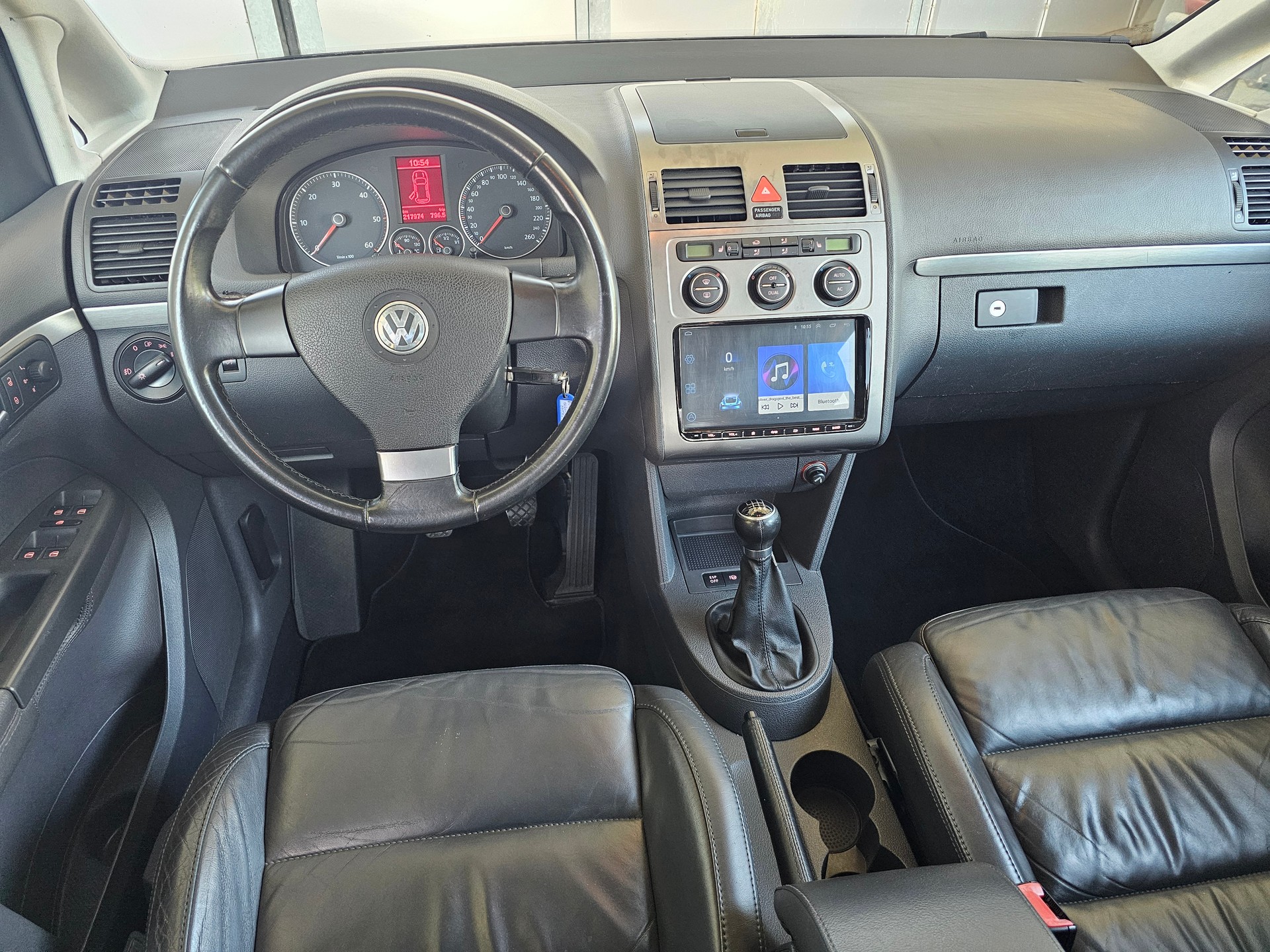 VW Touran 2.0 TDI Highline-image-12
