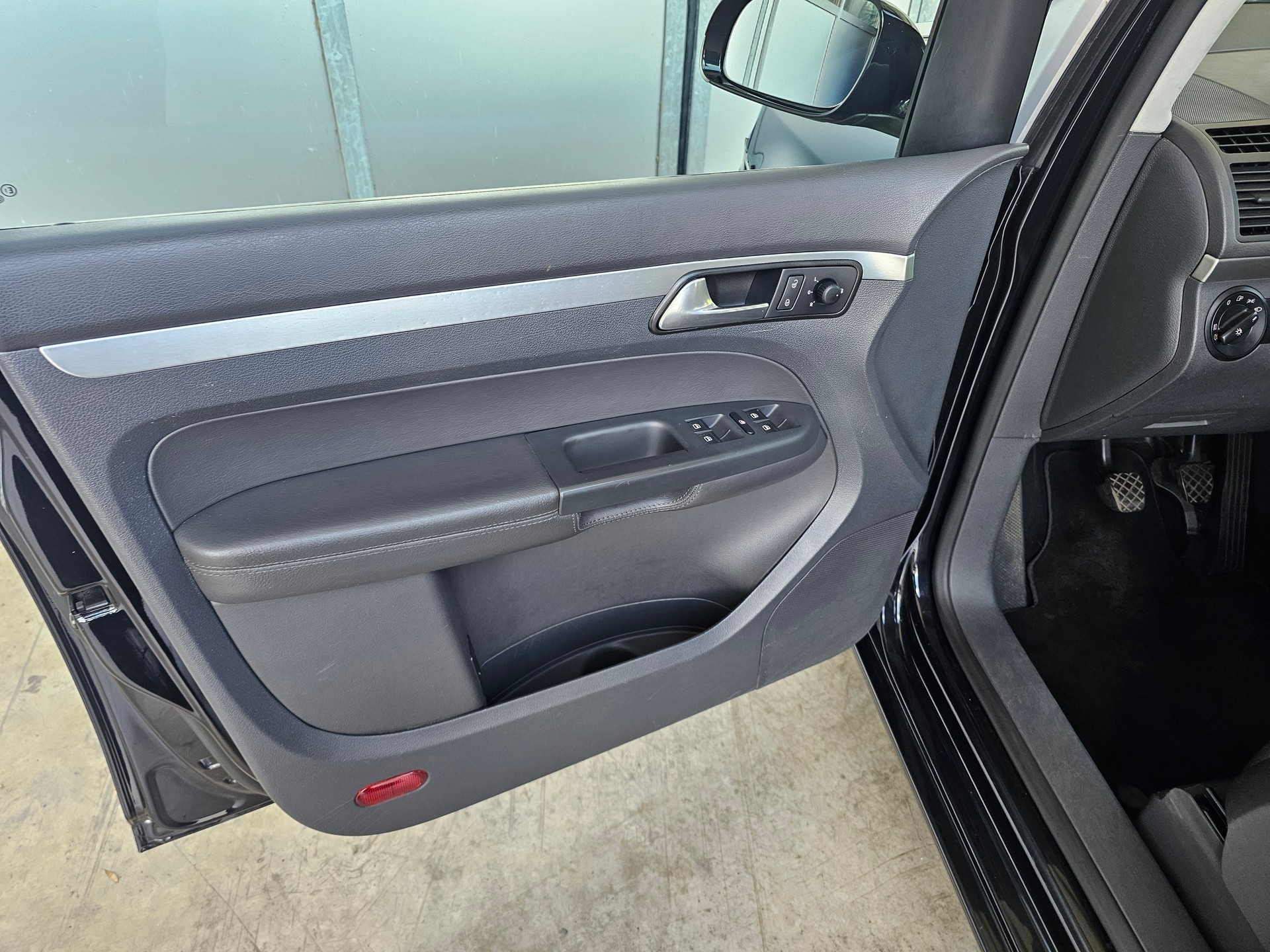 VW Touran 2.0 TDI Highline-image-11