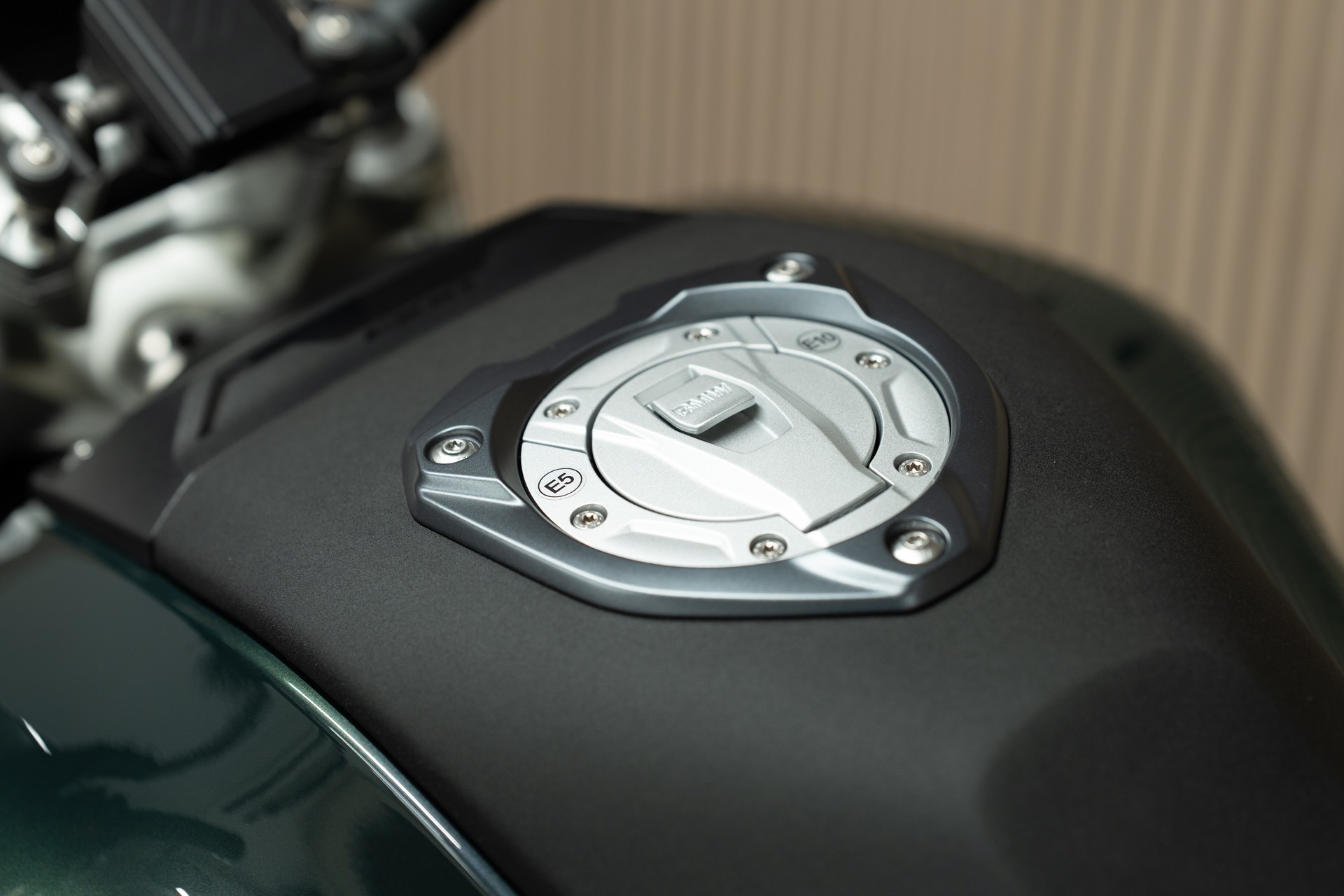BMW R 1300 R Individual mit 0.9% Leasing 💸🚀, Lenkerendspiegeln und CHF 1'500.- Boxer Prämie 🤑🔥-image-2