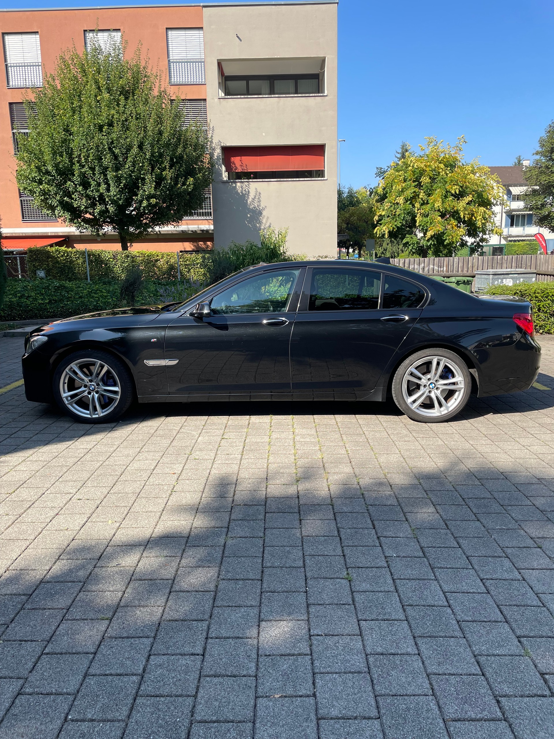 BMW 750d Xdrive Mpaket-image-3