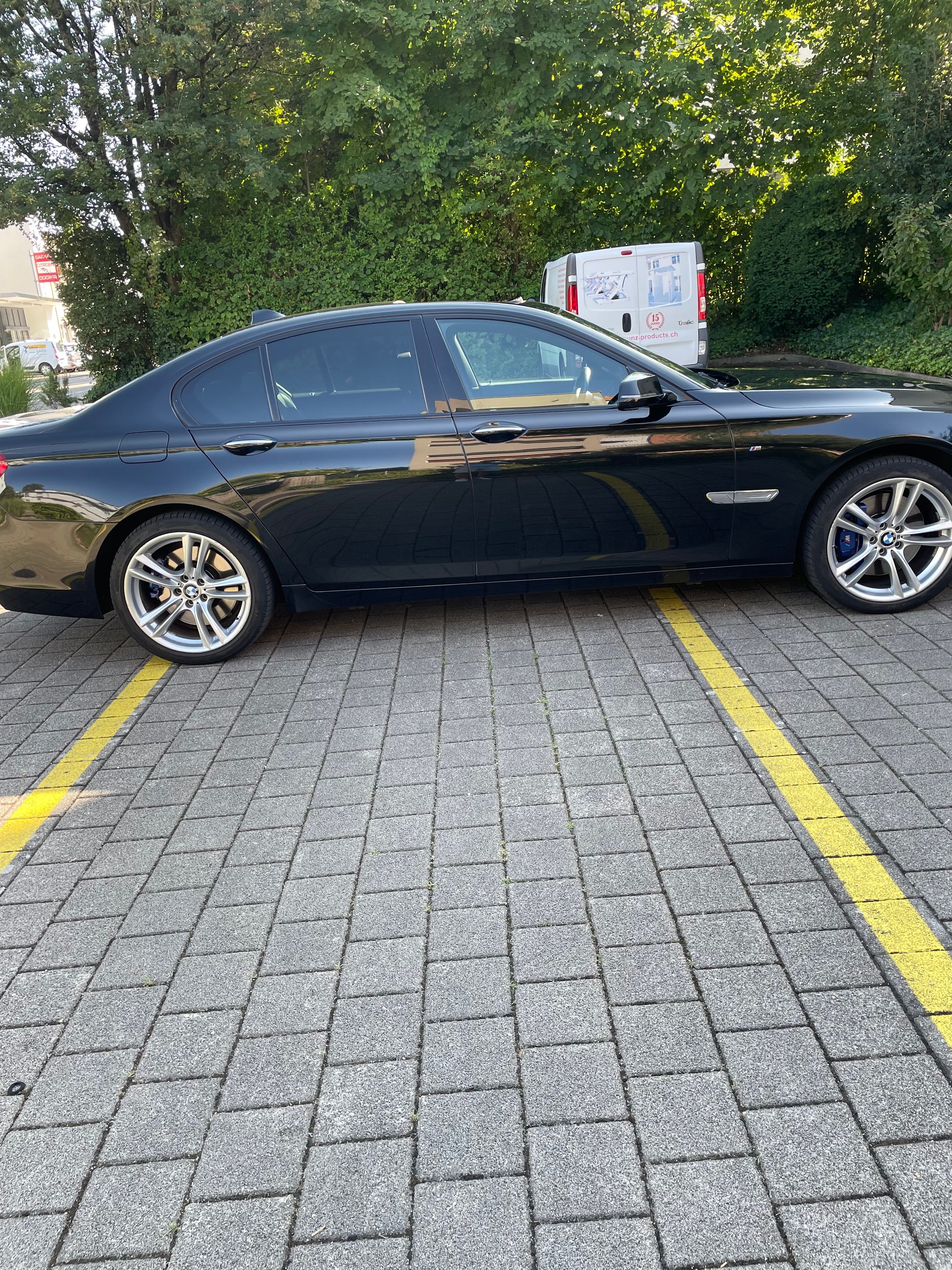BMW 750d Xdrive Mpaket-image-5