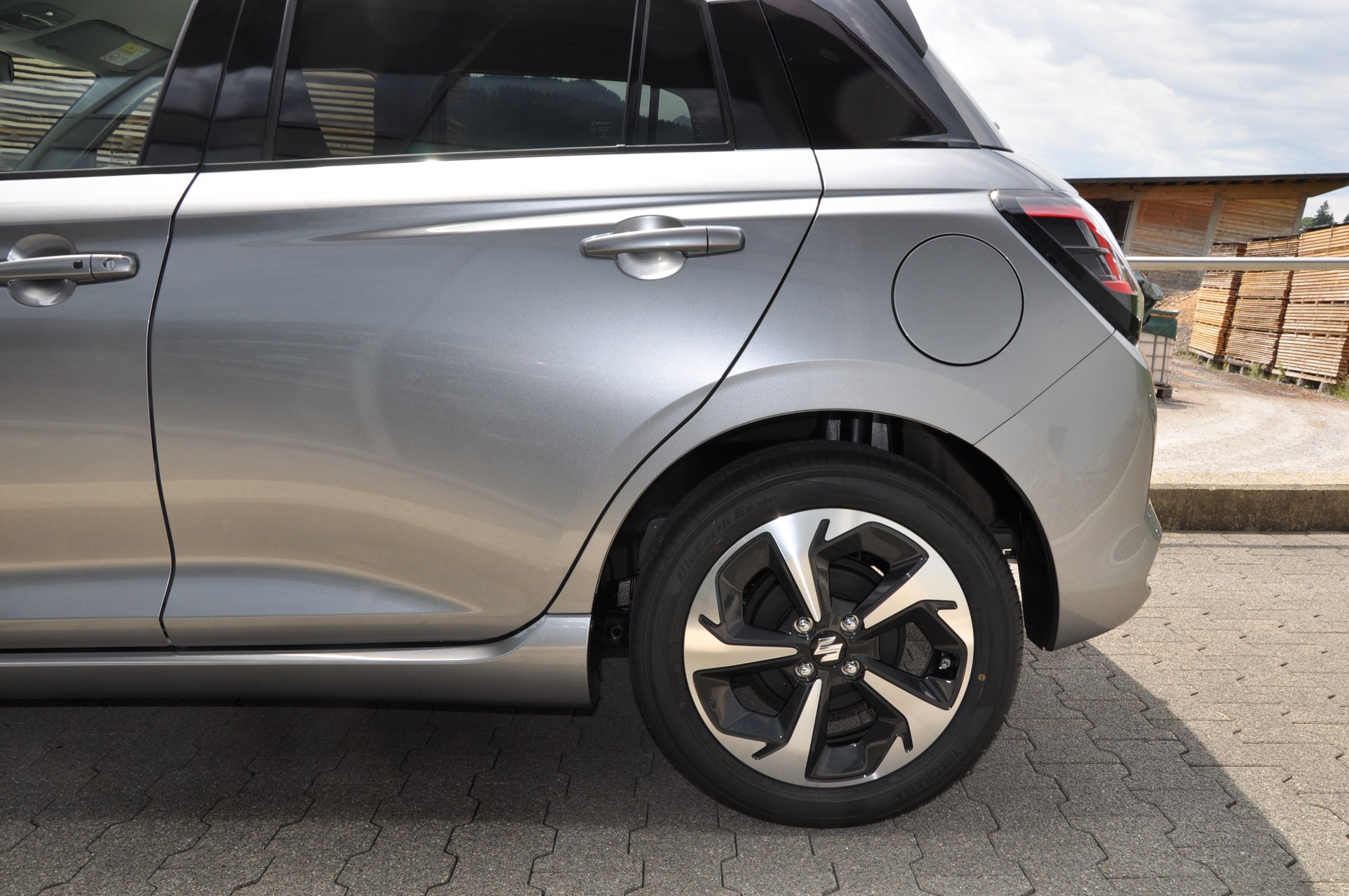 SUZUKI Swift 1.2 Compact Top Hybrid 4x4-image-4
