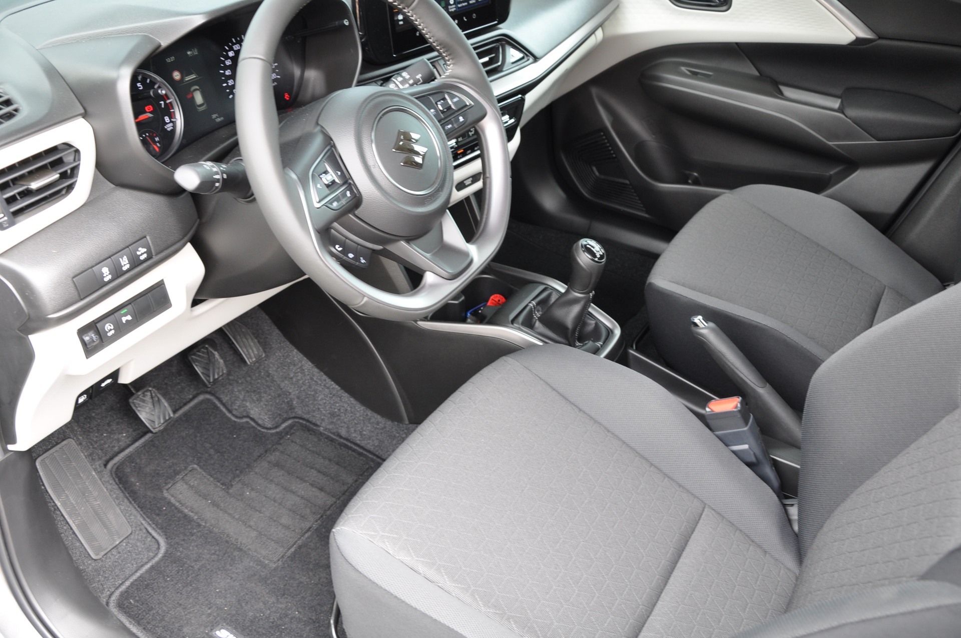 SUZUKI Swift 1.2 Compact Top Hybrid 4x4-image-12