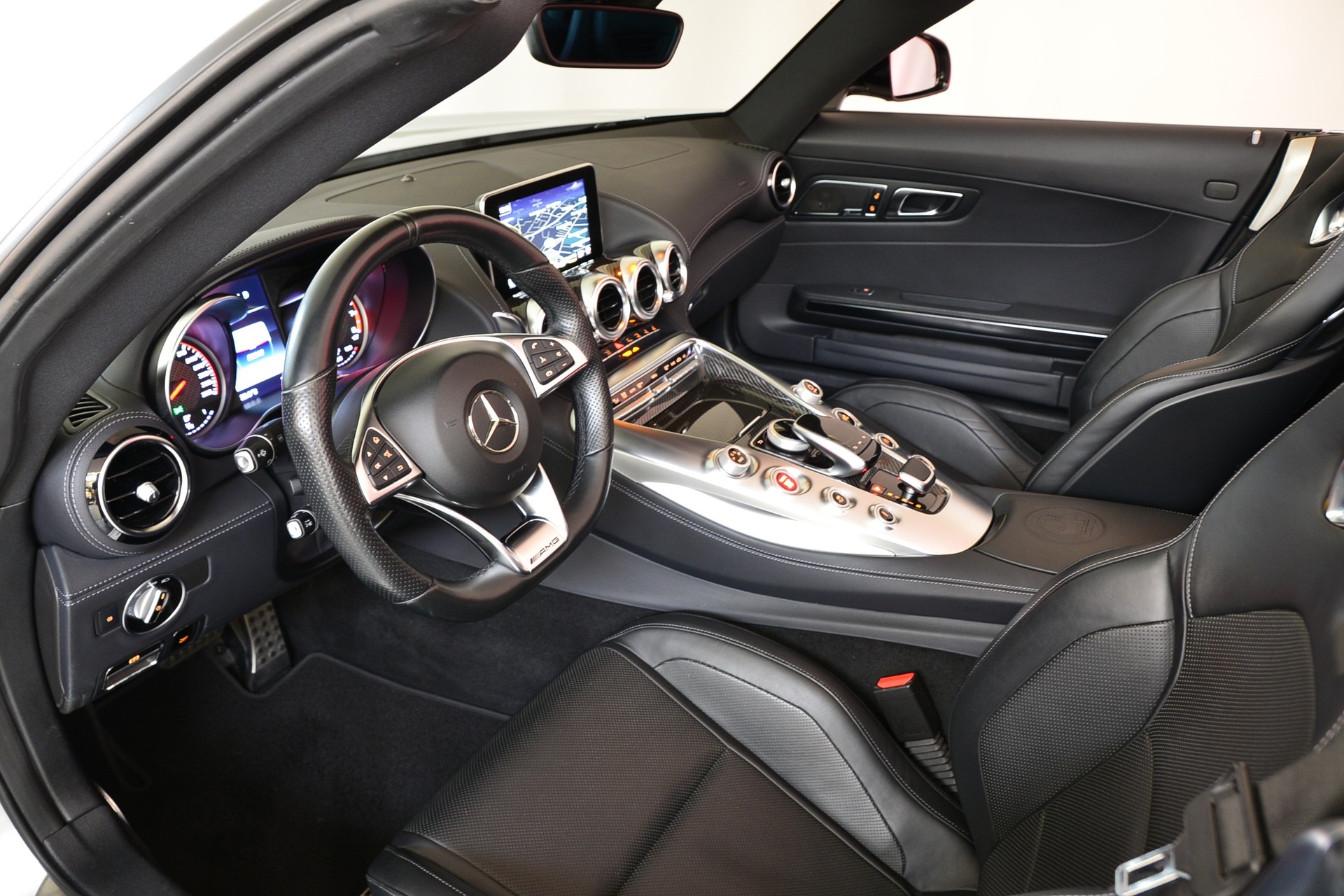 MERCEDES-BENZ AMG GT C Roadster Speedshift DCT-image-10
