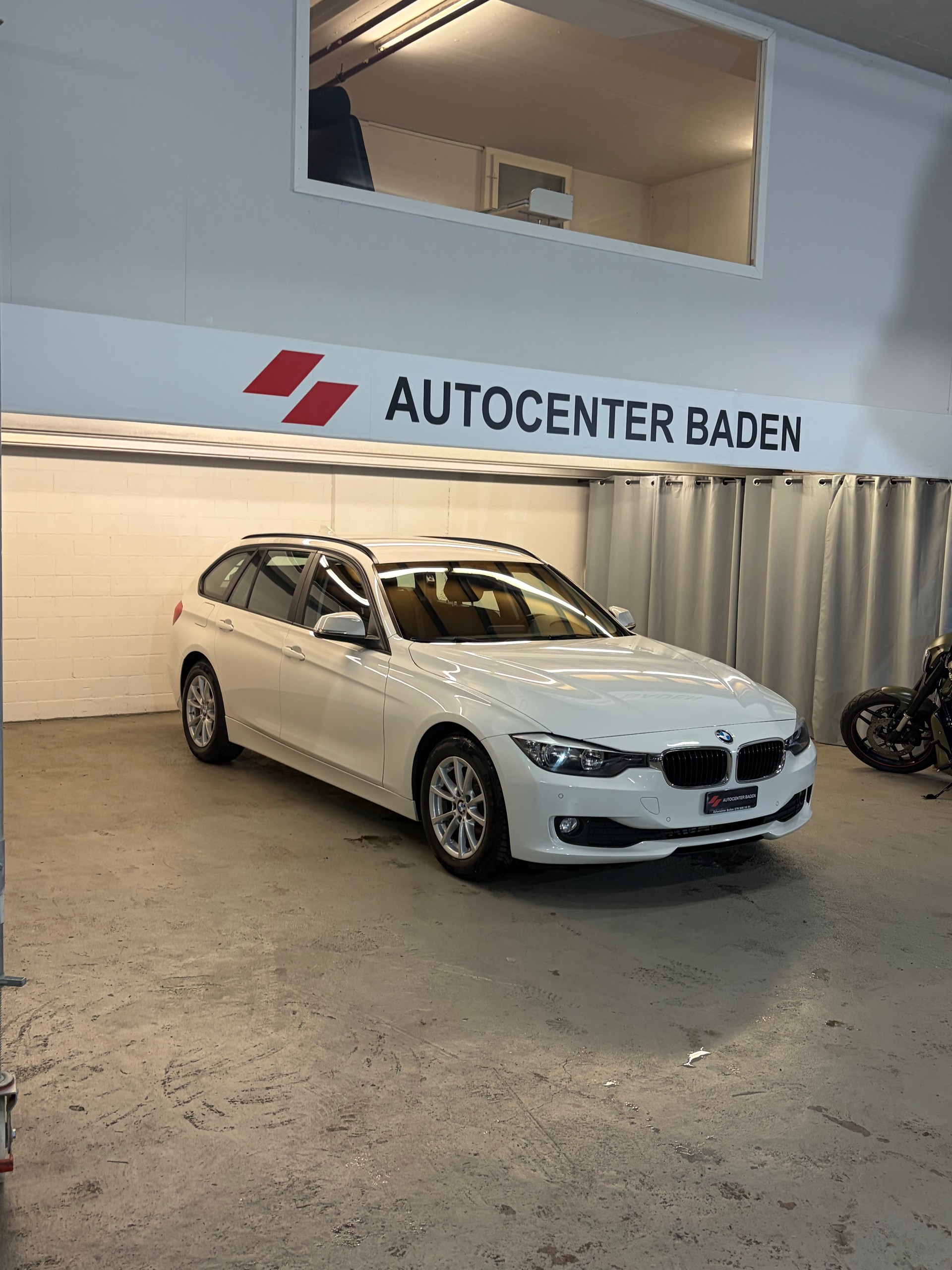 BMW 316d Touring Business Steptronic-showroom-element-2