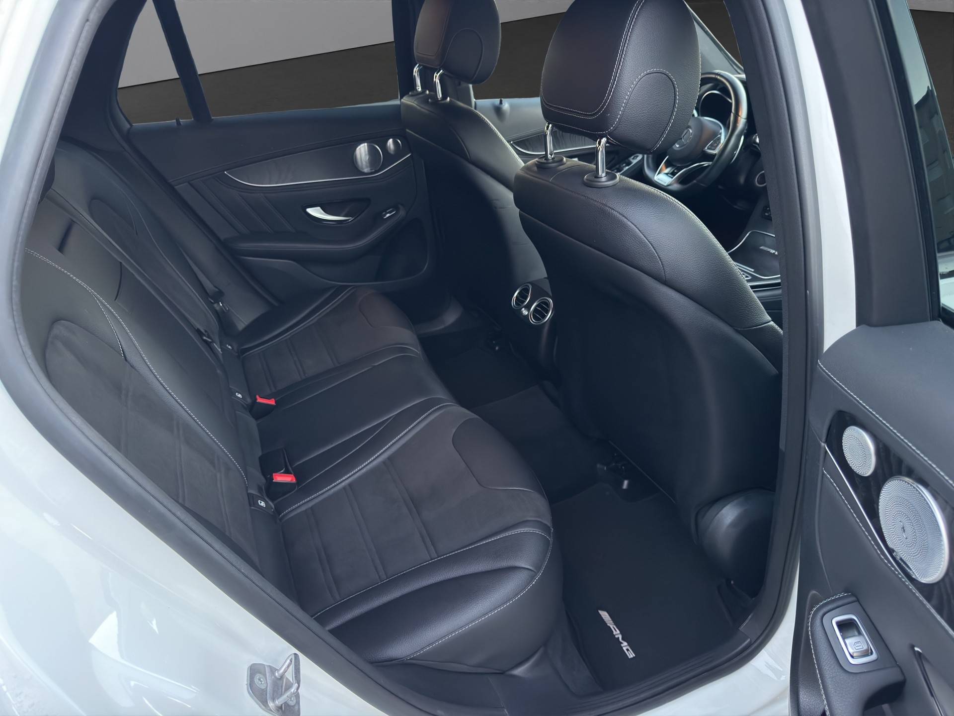 MERCEDES-BENZ GLC 63 AMG 4Matic+ 9G-Tronic-image-8