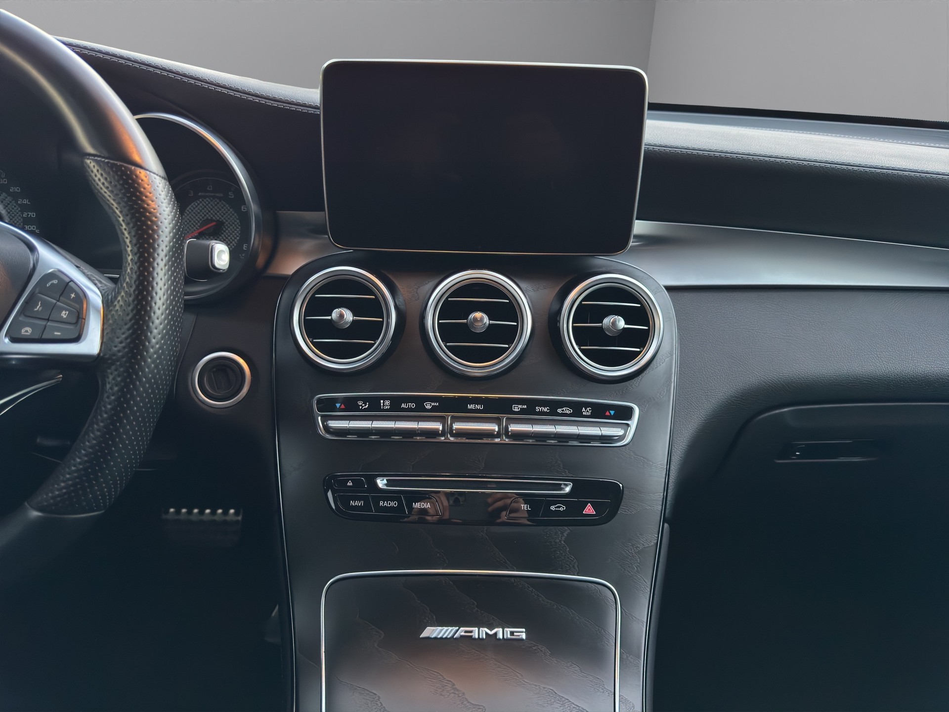 MERCEDES-BENZ GLC 63 AMG 4Matic+ 9G-Tronic-image-12