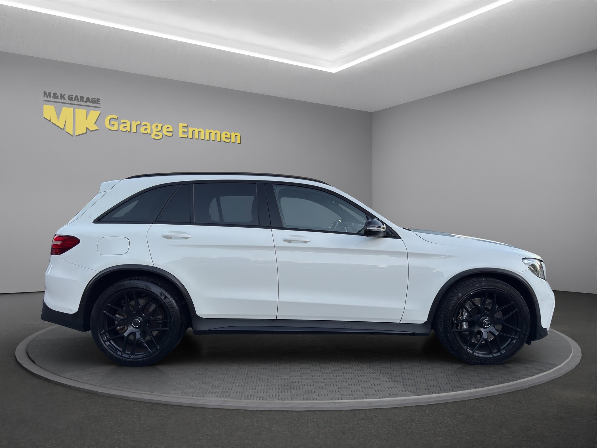 MERCEDES-BENZ GLC 63 AMG 4Matic+ 9G-Tronic-image-5