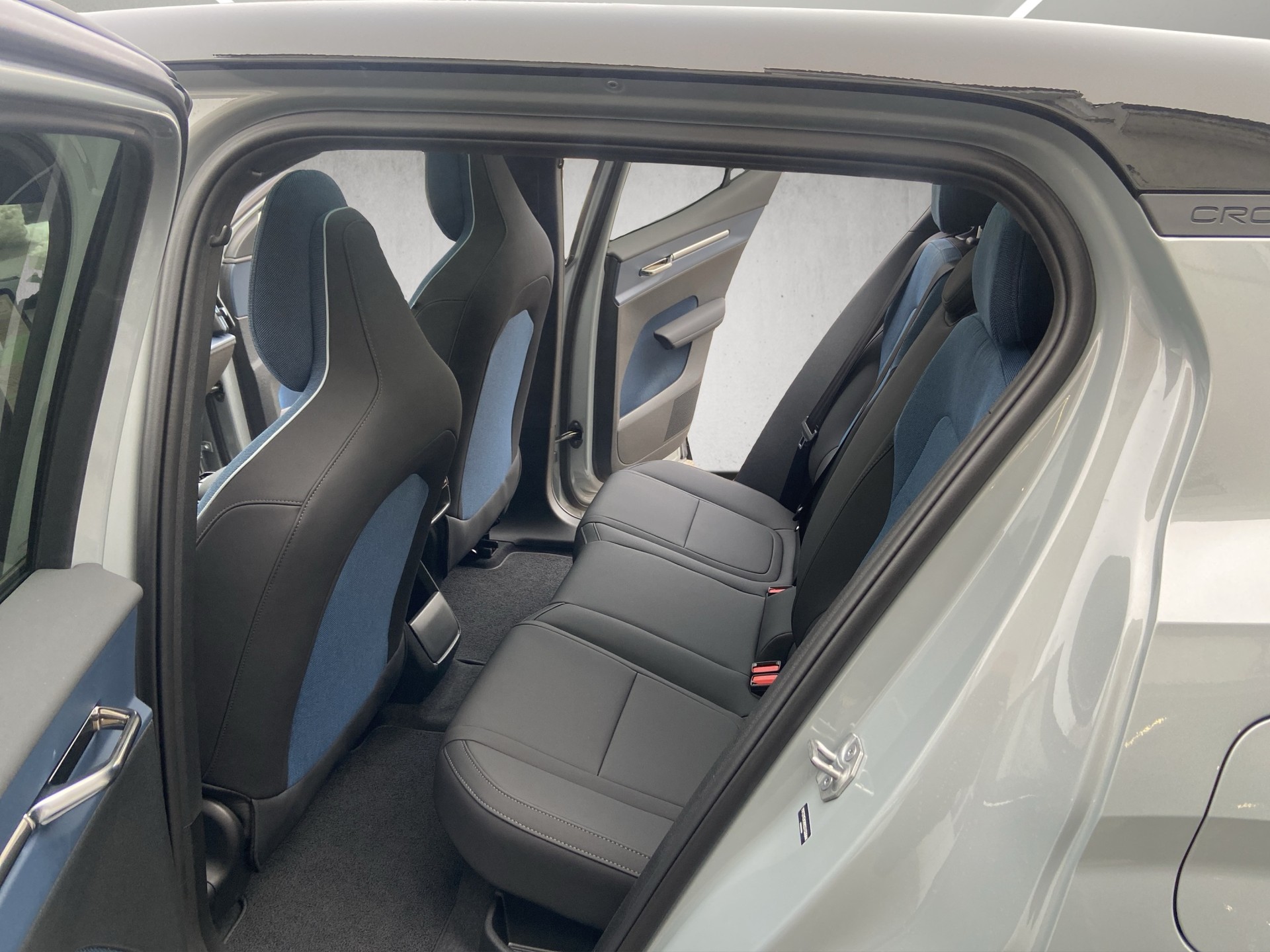 VOLVO EX30 CC E60 69kWh Twin Ultra Performance AWD-image-7