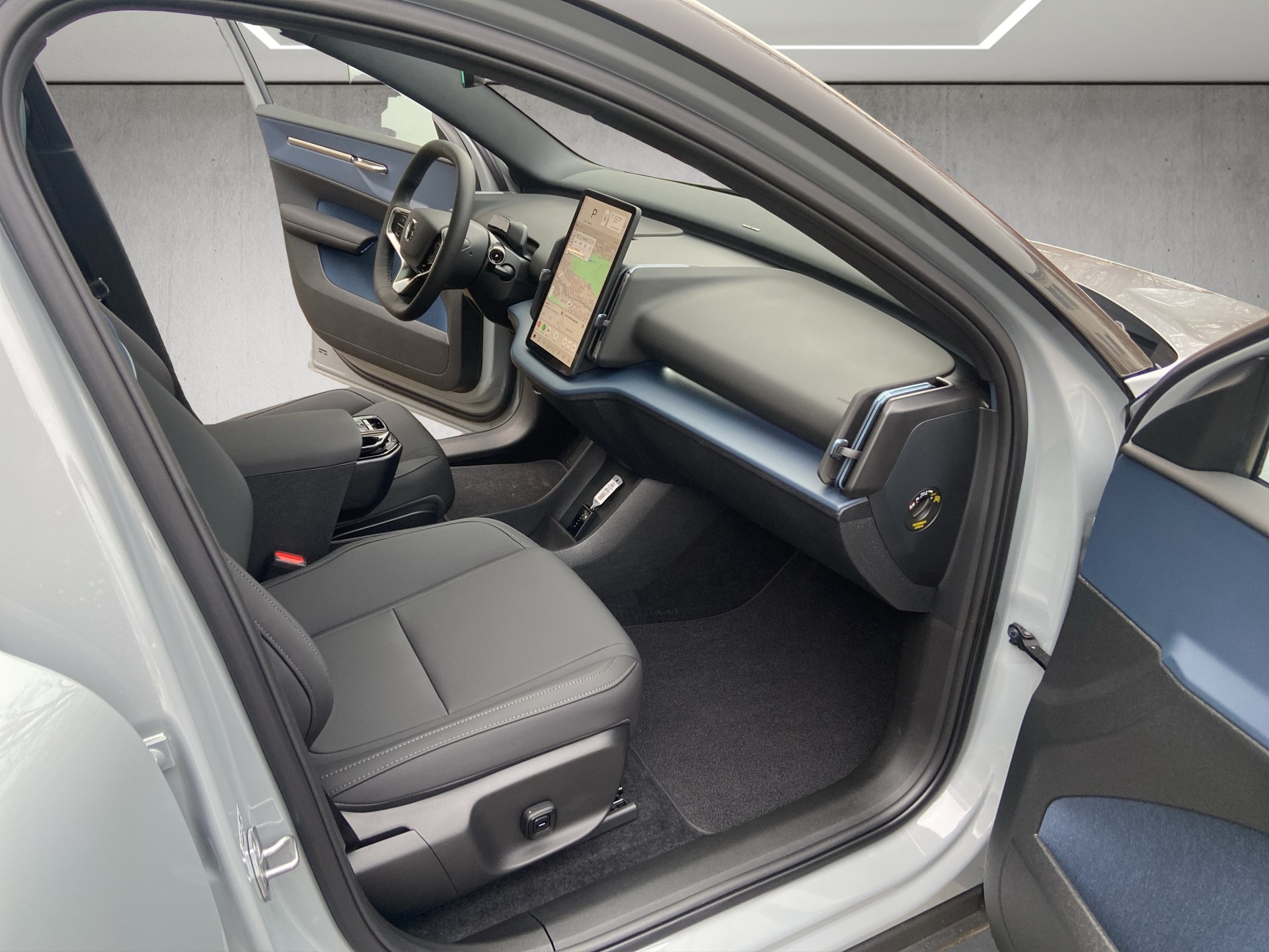 VOLVO EX30 CC E60 69kWh Twin Ultra Performance AWD-image-12