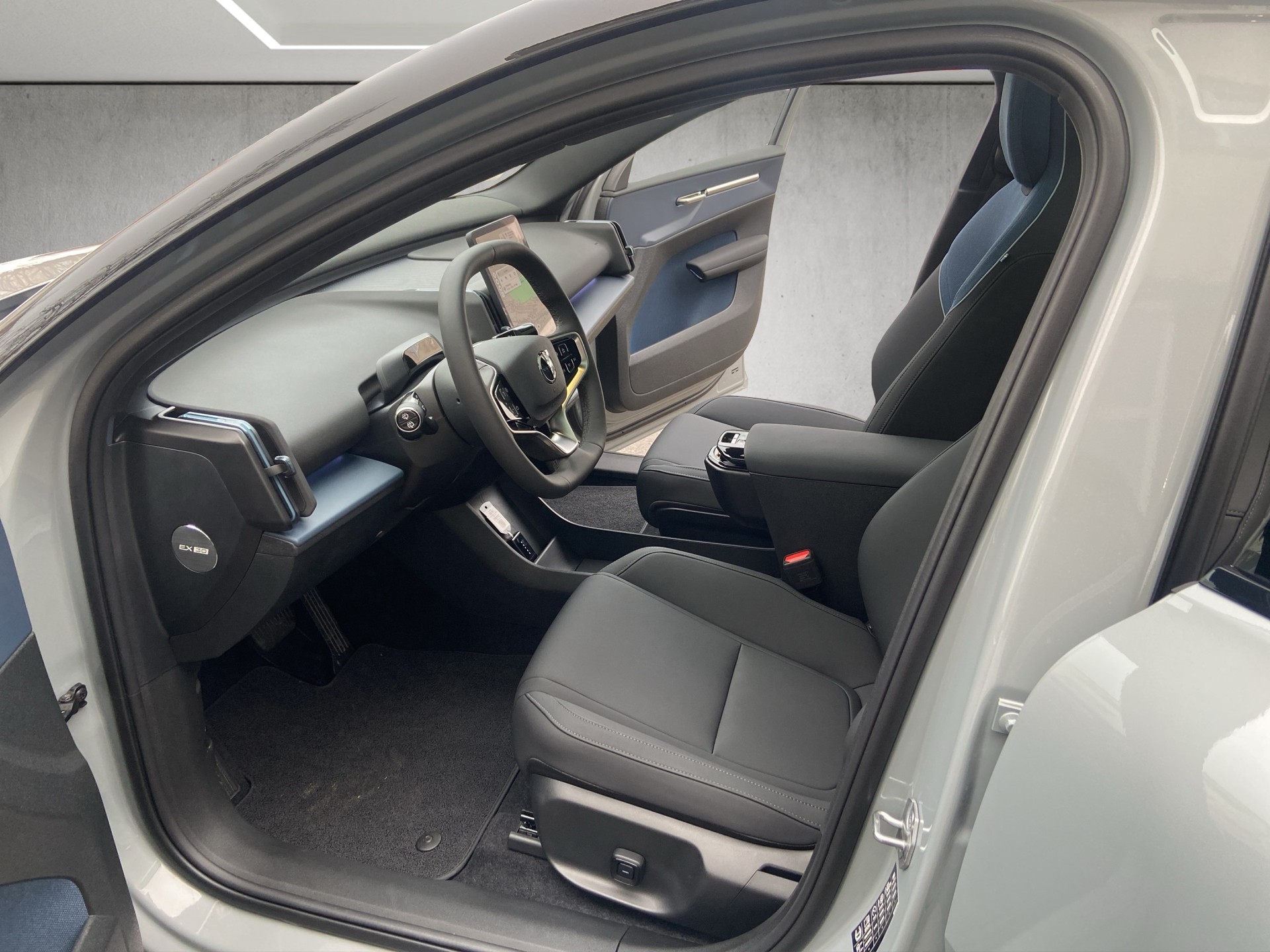 VOLVO EX30 CC E60 69kWh Twin Ultra Performance AWD-image-6