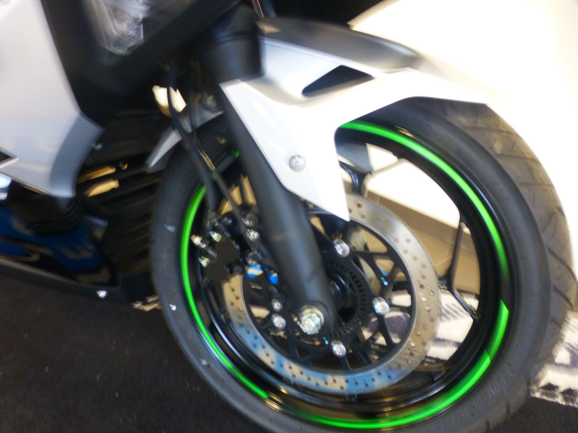 KAWASAKI Ninja e-1-image-15
