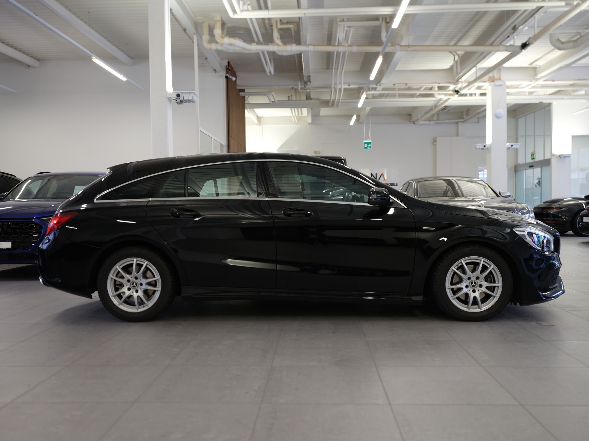 MERCEDES-BENZ CLA Shooting Brake 180 d Urban 7G-DCT-image-7
