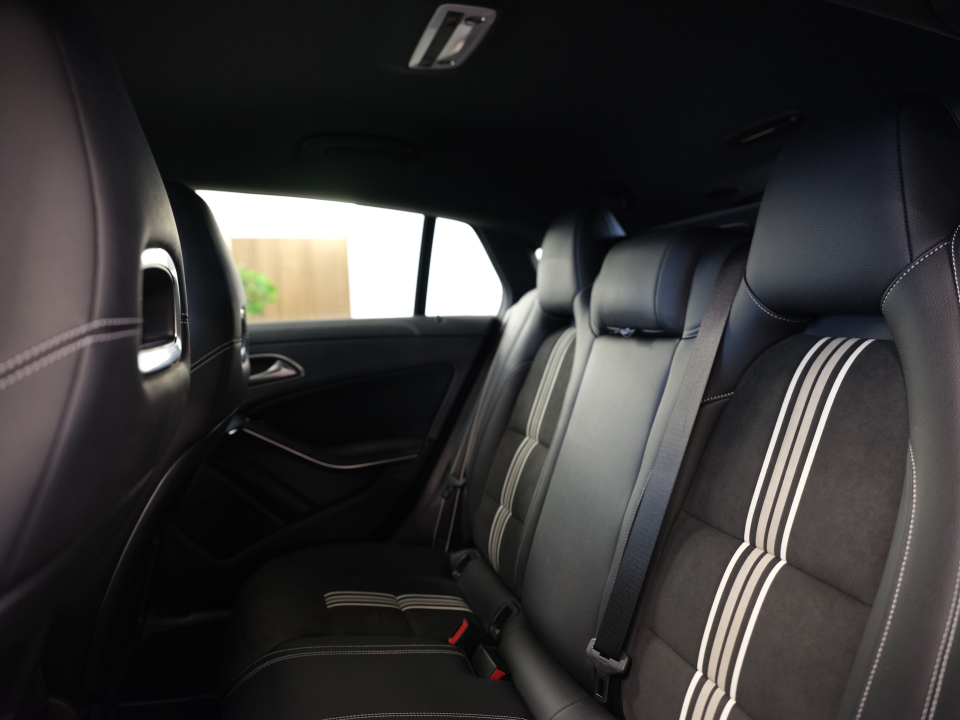 MERCEDES-BENZ CLA Shooting Brake 180 d Urban 7G-DCT-image-26