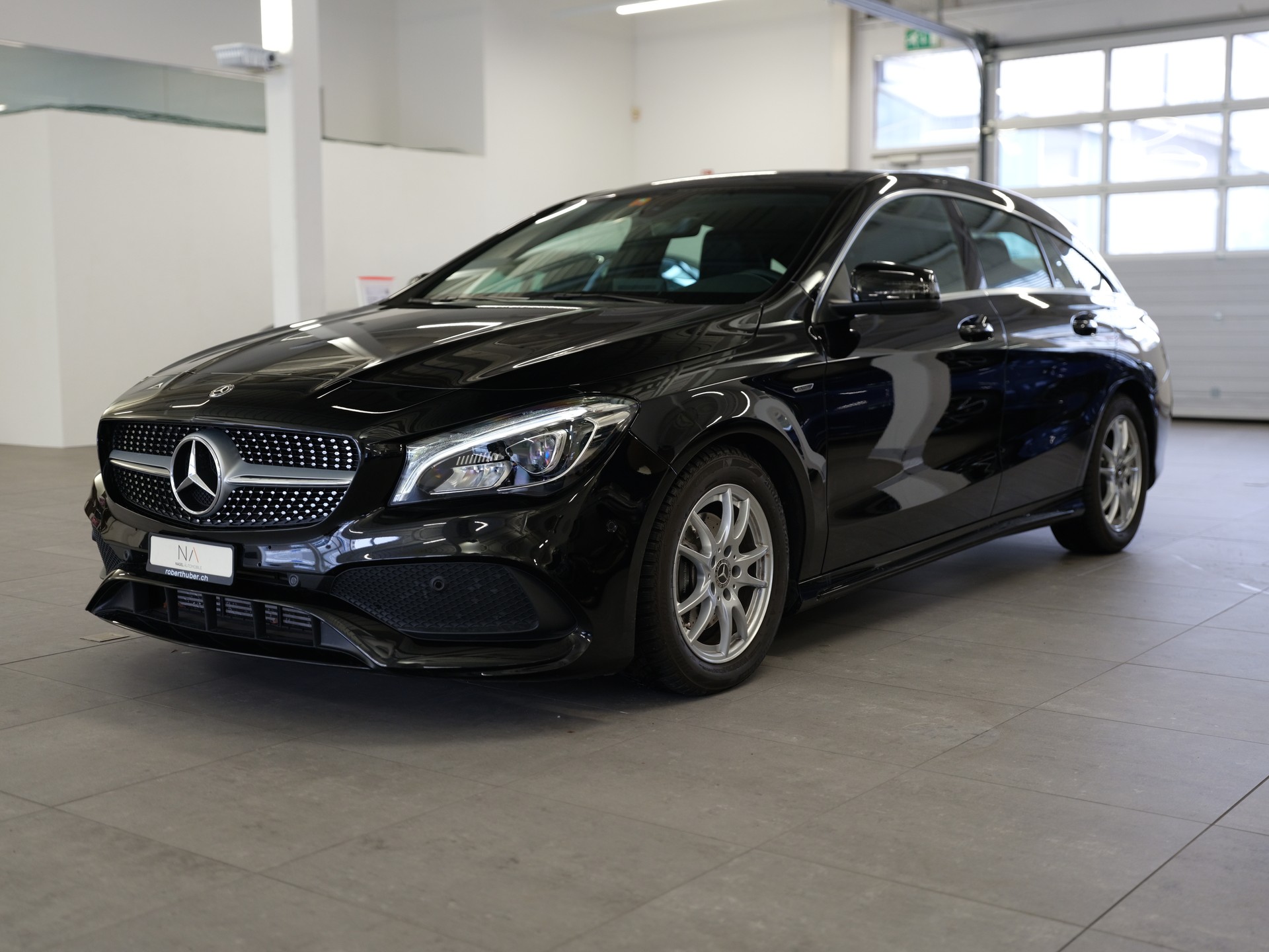 MERCEDES-BENZ CLA Shooting Brake 180 d Urban 7G-DCT-showroom-element-3