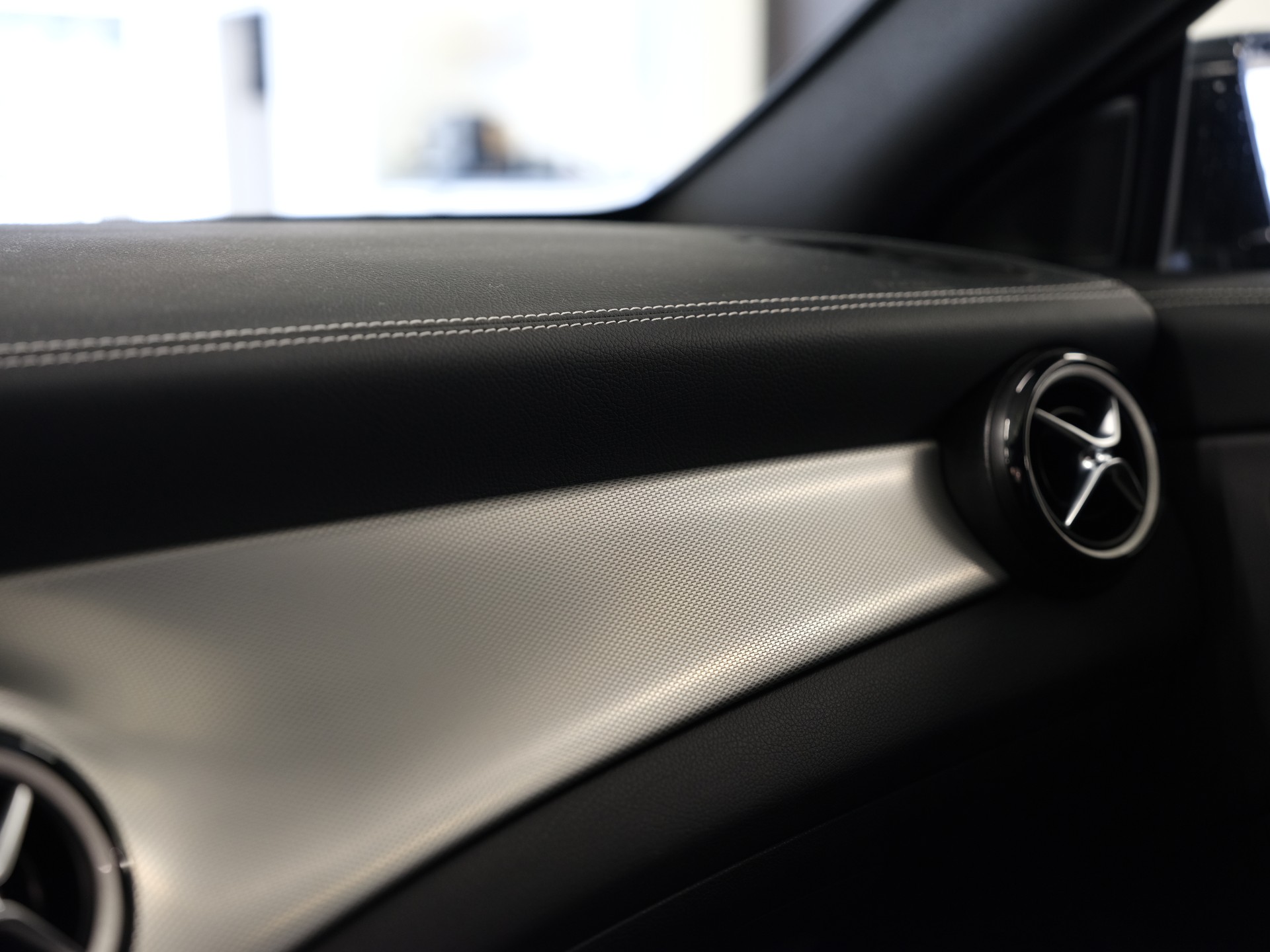 MERCEDES-BENZ CLA Shooting Brake 180 d Urban 7G-DCT-image-24