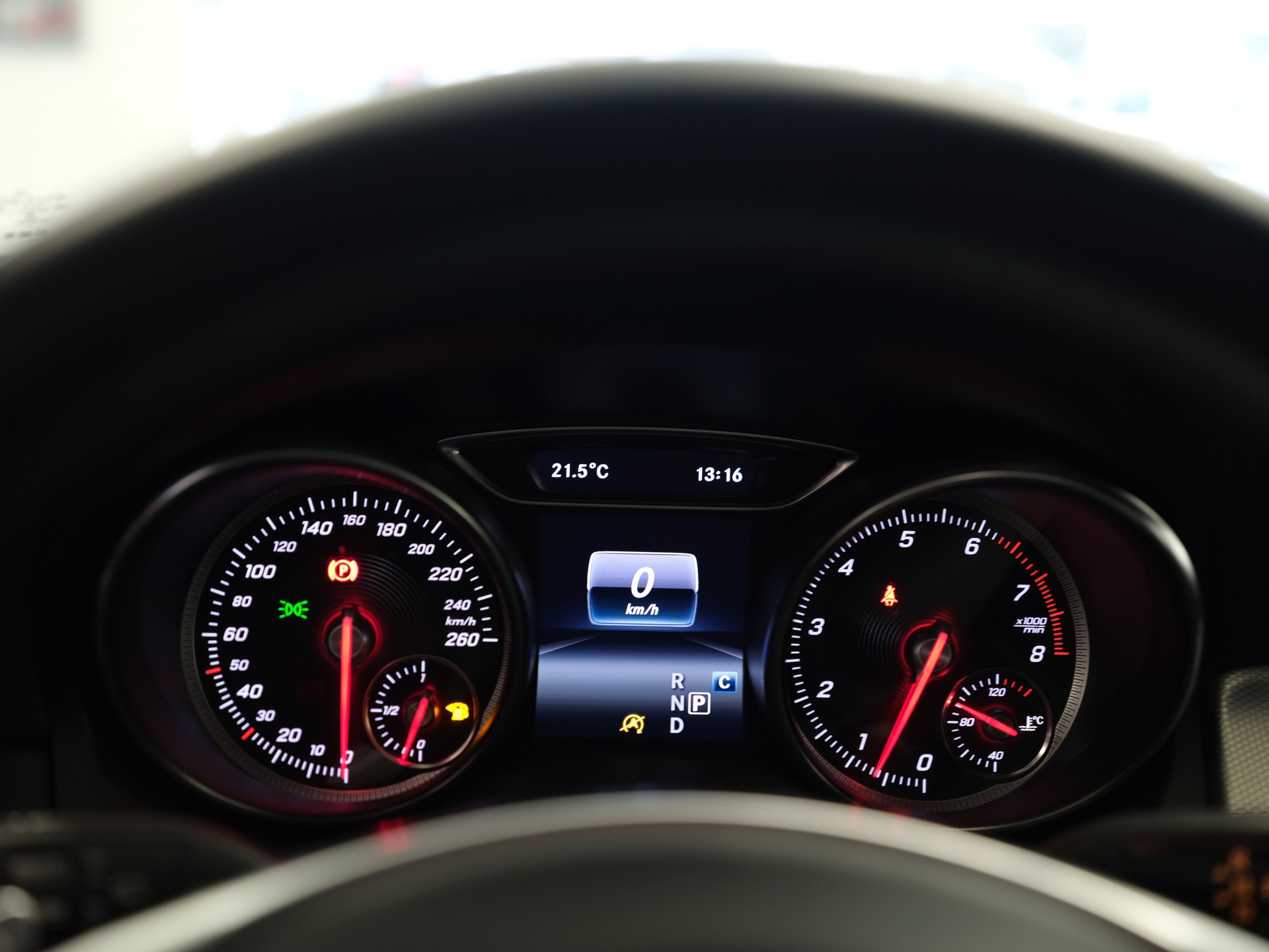 MERCEDES-BENZ CLA Shooting Brake 180 d Urban 7G-DCT-image-19