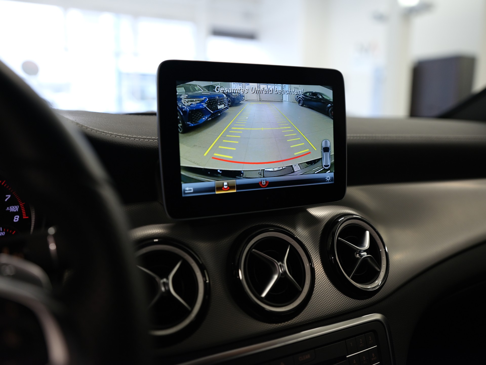 MERCEDES-BENZ CLA Shooting Brake 180 d Urban 7G-DCT-image-22