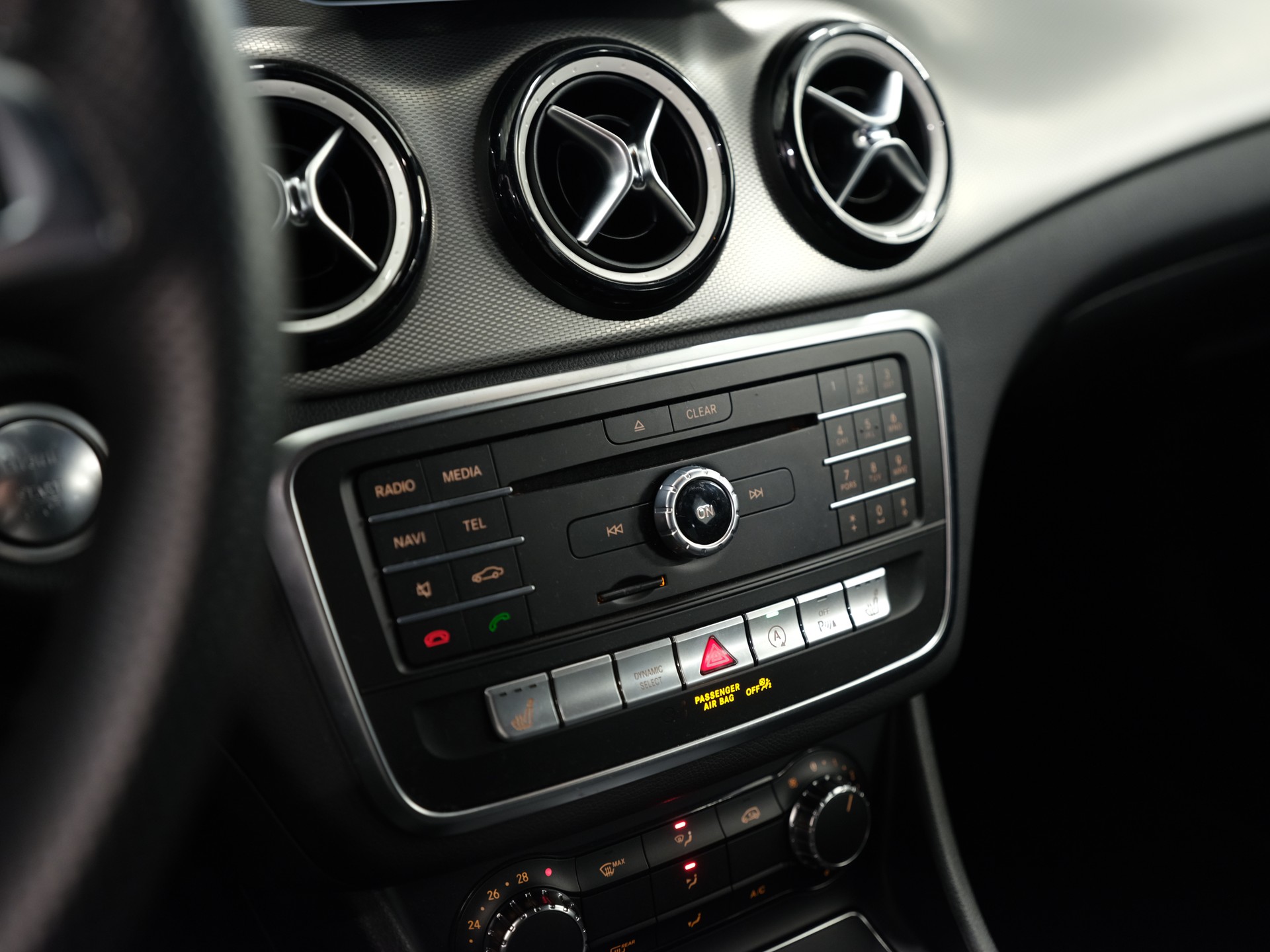 MERCEDES-BENZ CLA Shooting Brake 180 d Urban 7G-DCT-image-23