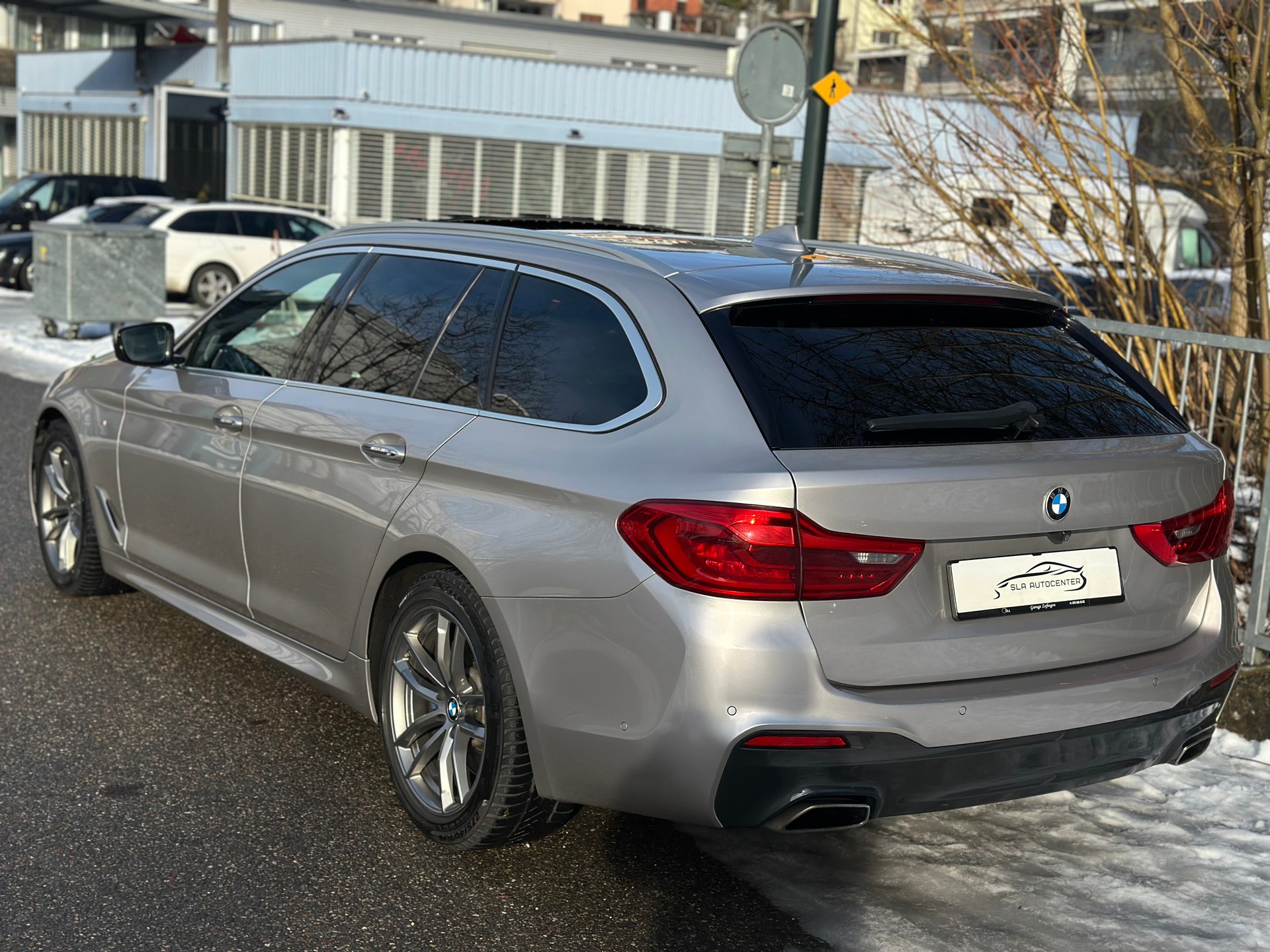 BMW 540d xDrive Touring M Sport Steptronic-image-4