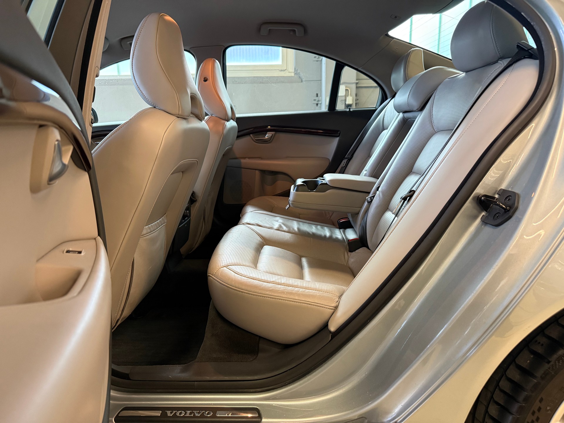 VOLVO S80 4.4 V8 AWD Summum Geartronic-image-10