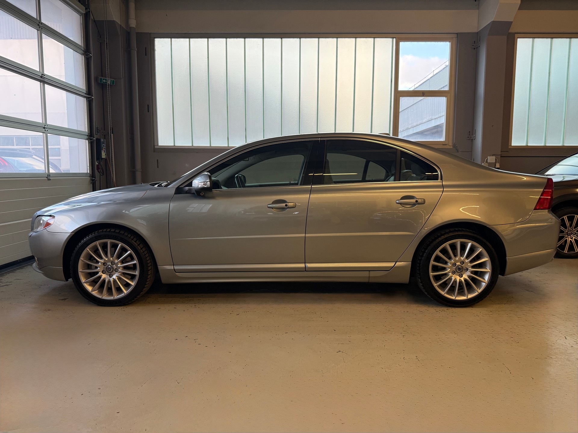 VOLVO S80 4.4 V8 AWD Summum Geartronic-image-4