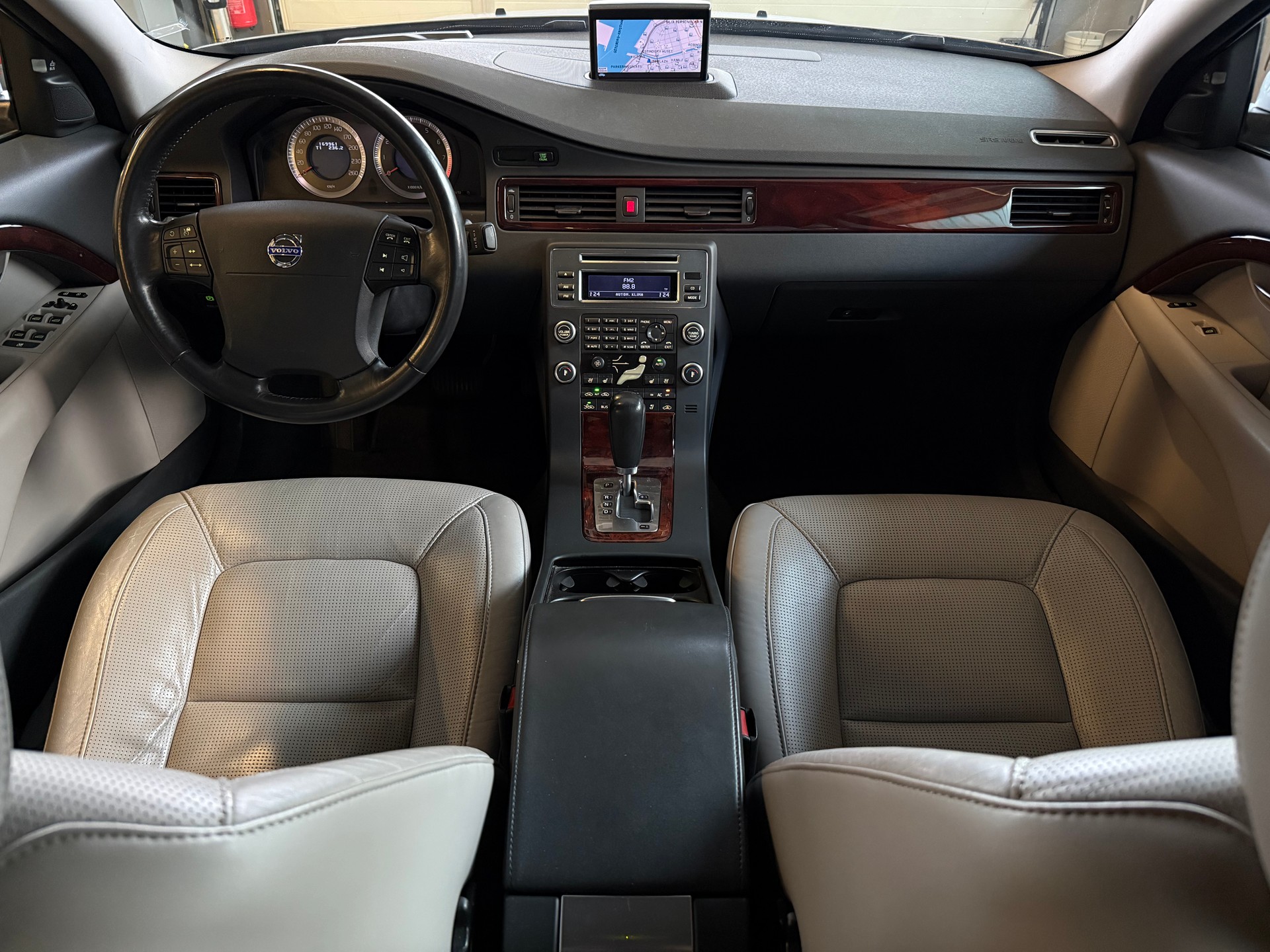 VOLVO S80 4.4 V8 AWD Summum Geartronic-image-12