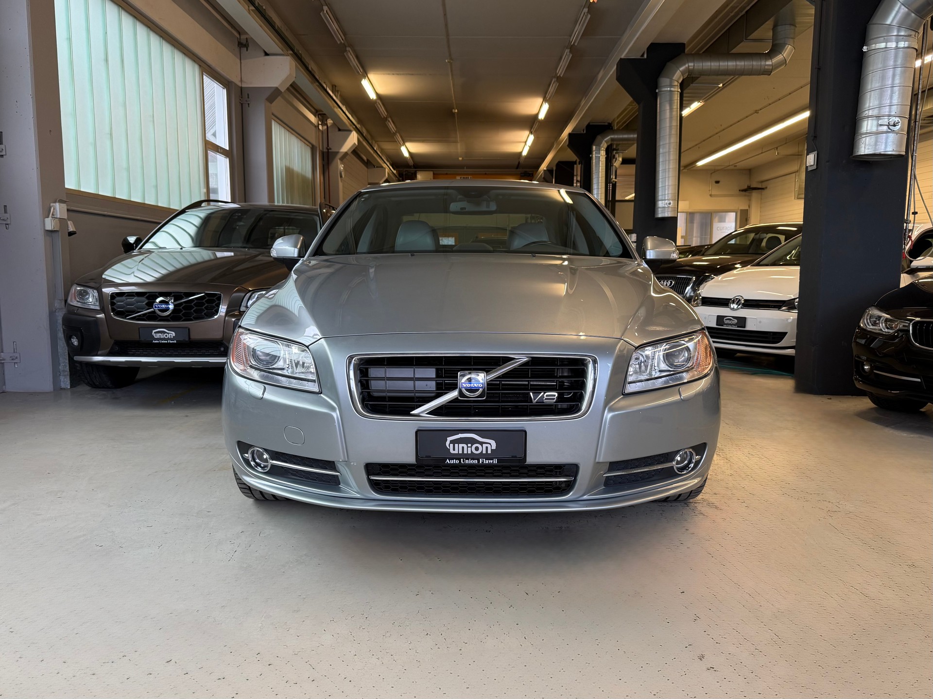 VOLVO S80 4.4 V8 AWD Summum Geartronic-image-2