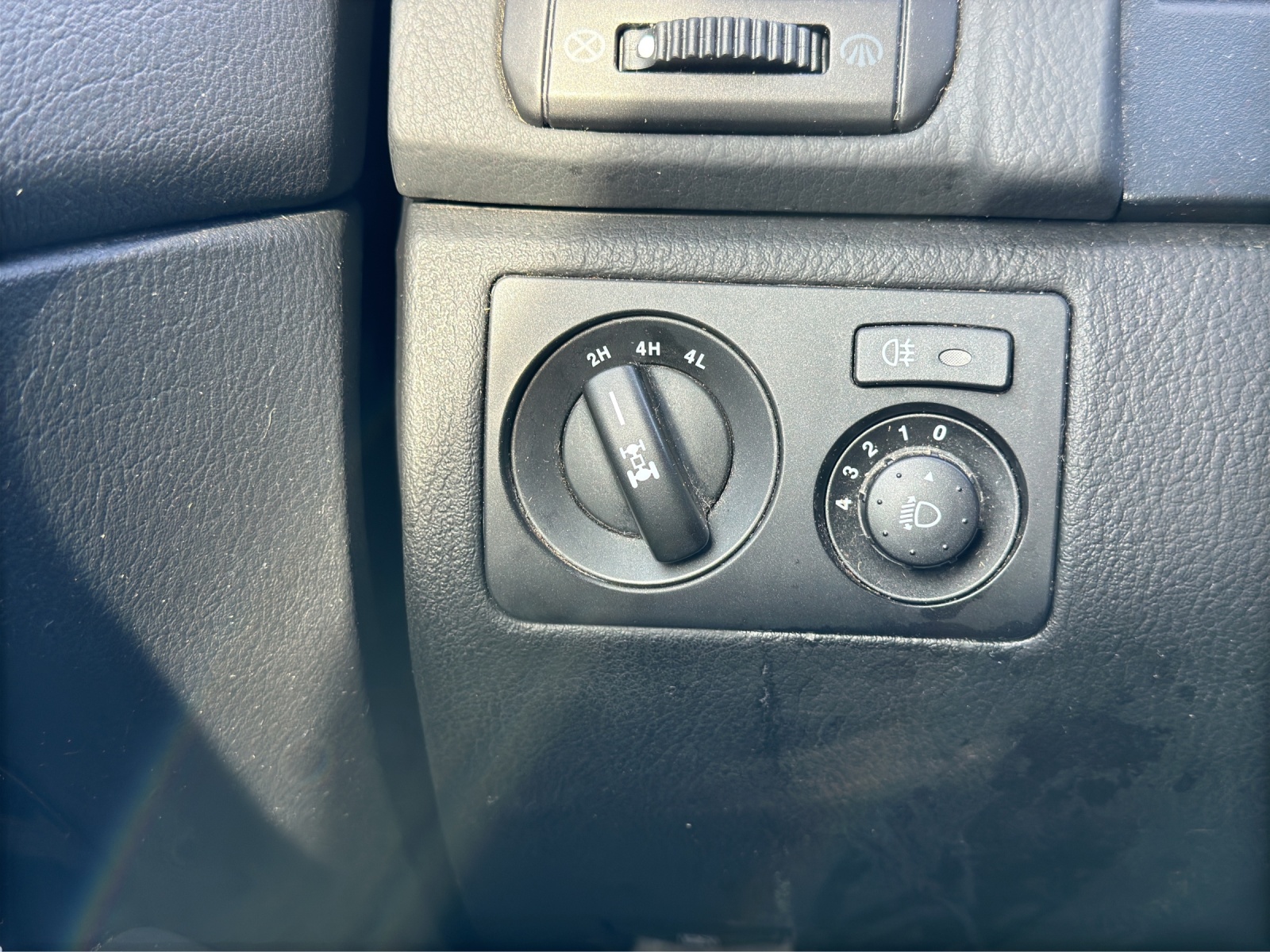KGM-SsangYong Rexton RX220 e-XDi Executive 4WD Automatic-image-10