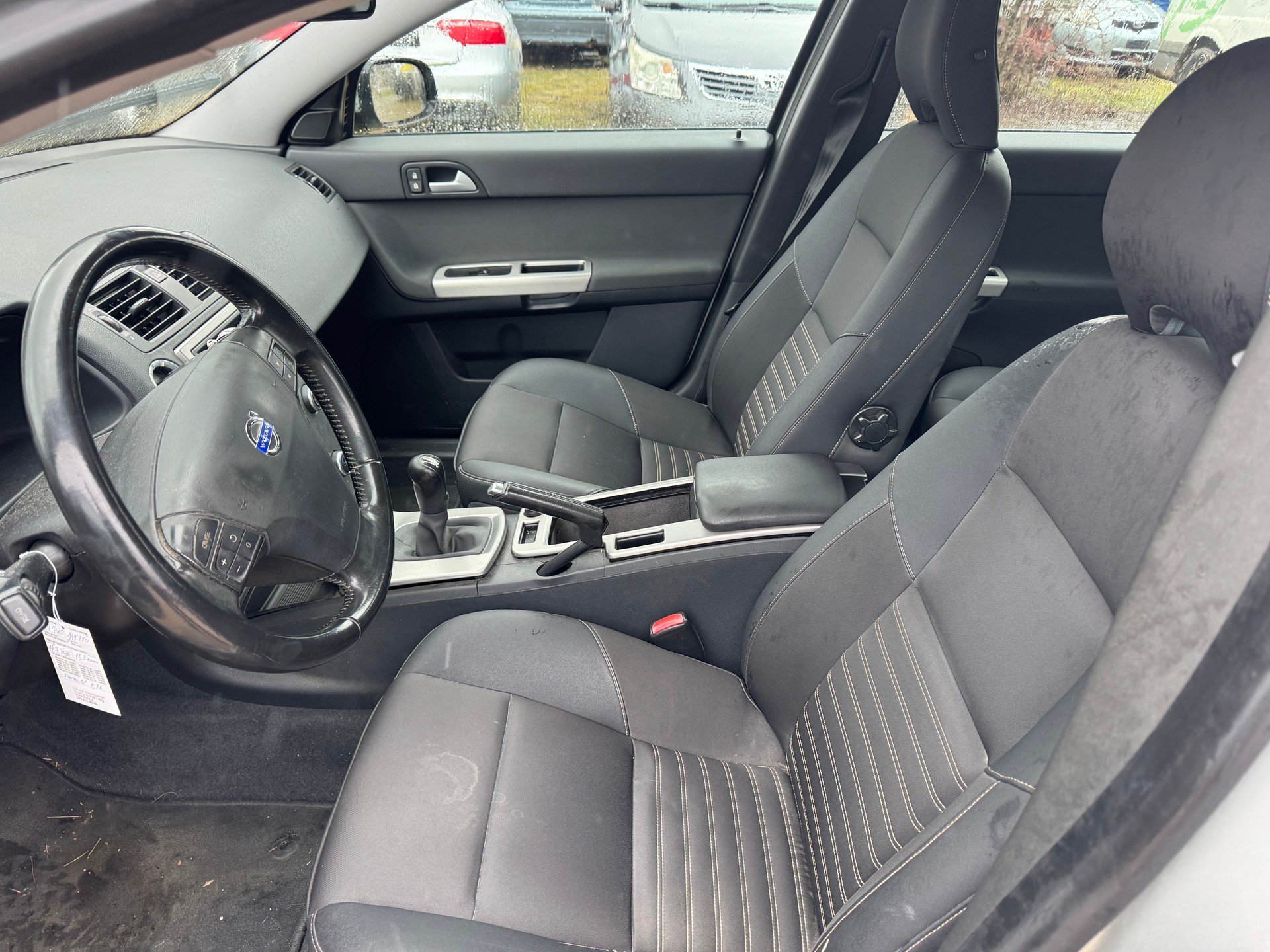 VOLVO V50-image-9